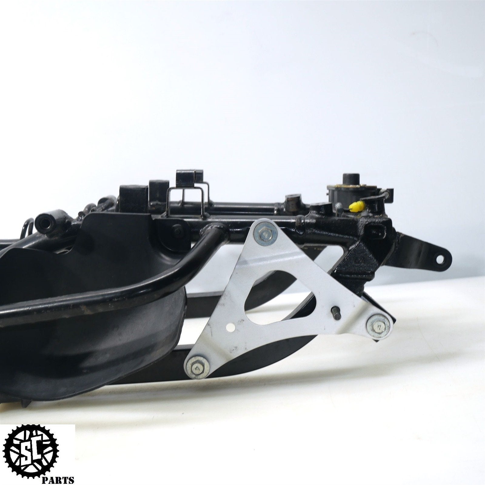 01 - 07 SUZUKI HAYABUSA SUBFRAME REAR FRAME 45280 - 24F00 SEAT CABLE S31 - SALVAGECYCLEPARTS