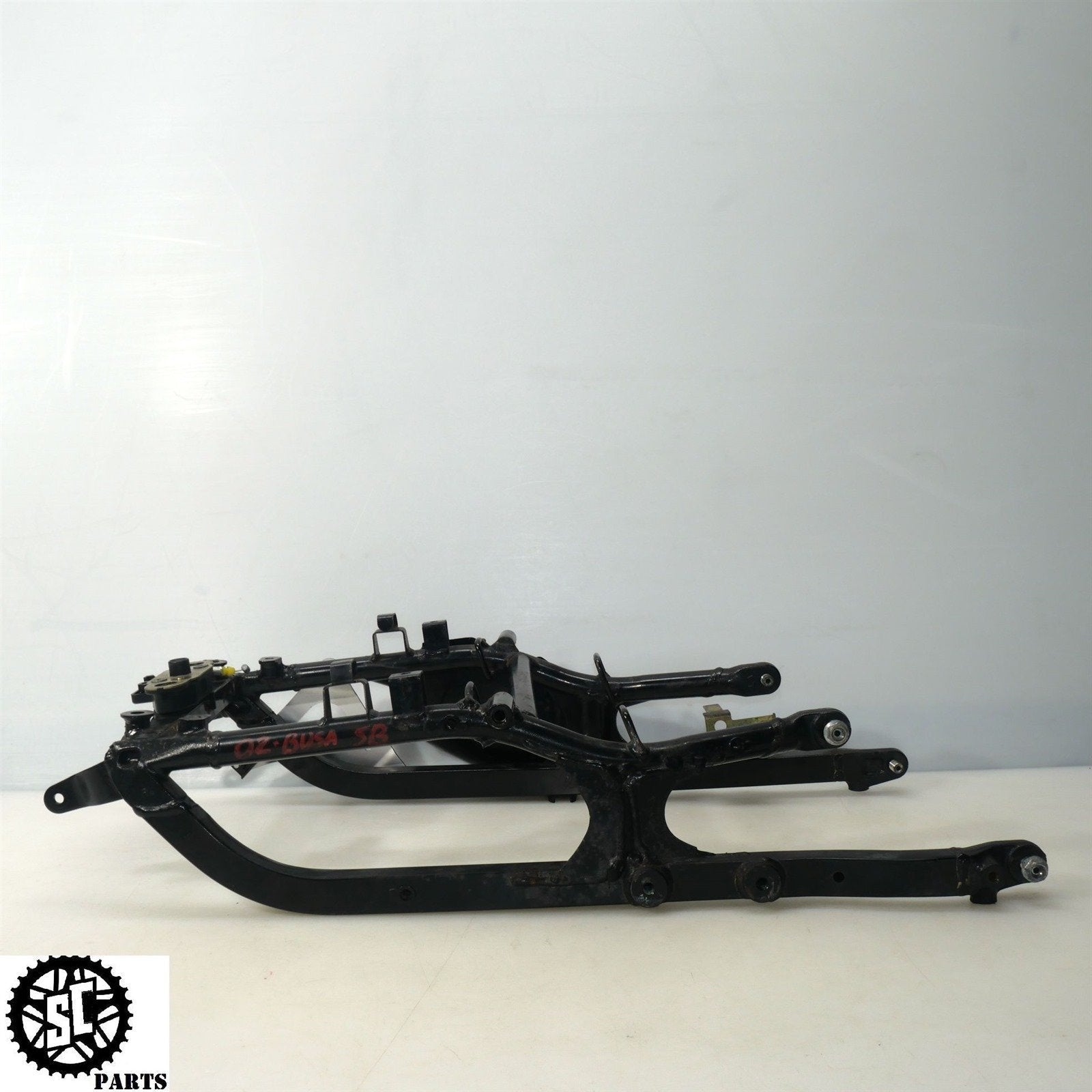 01 - 07 SUZUKI HAYABUSA SUBFRAME REAR FRAME 45280 - 24F00 SEAT CABLE S31 - SALVAGECYCLEPARTS