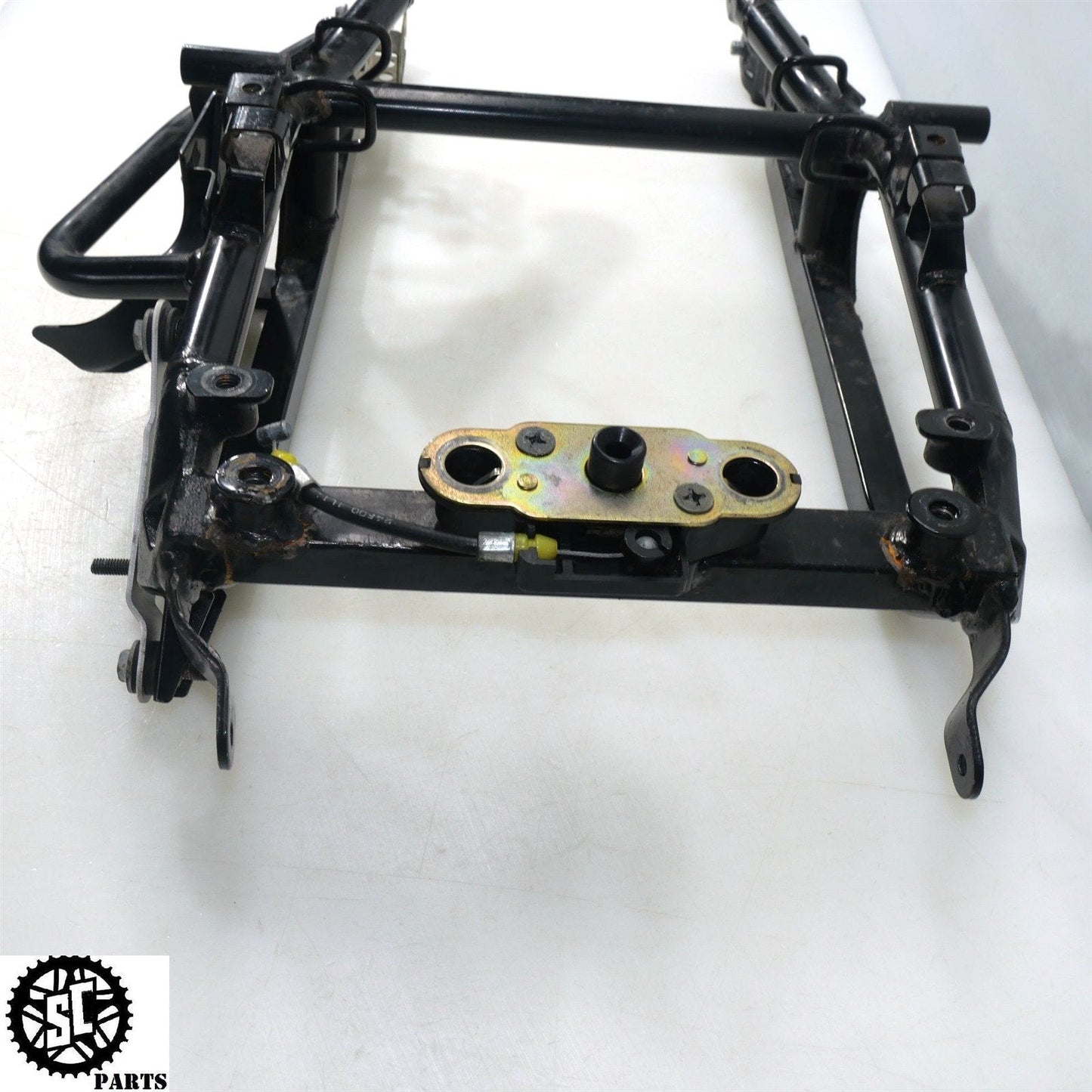 01 - 07 SUZUKI HAYABUSA SUBFRAME REAR FRAME 45280 - 24F00 SEAT CABLE S31 - SALVAGECYCLEPARTS