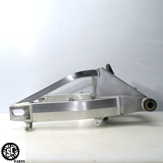 01 - 07 SUZUKI HAYABUSA SWINGARM S42 - SALVAGECYCLEPARTS
