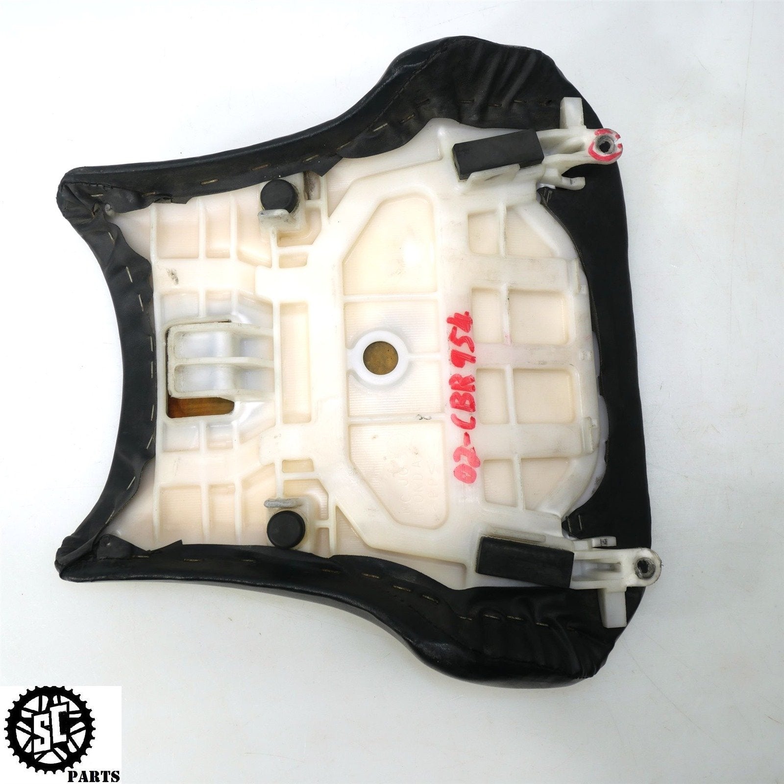 02 03 HONDA CBR954RR FRONT SEAT H29 - SALVAGECYCLEPARTS