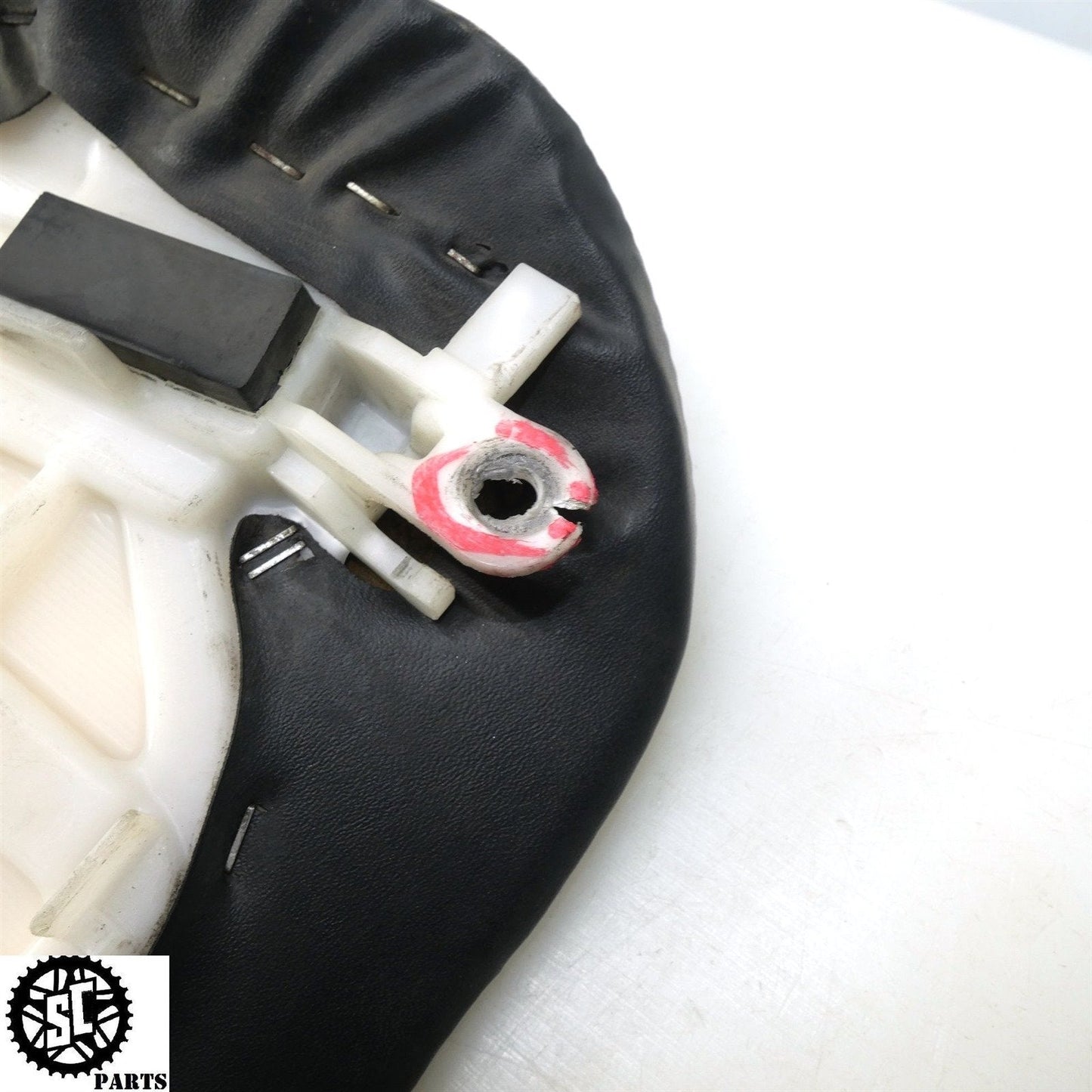 02 03 HONDA CBR954RR FRONT SEAT H29 - SALVAGECYCLEPARTS