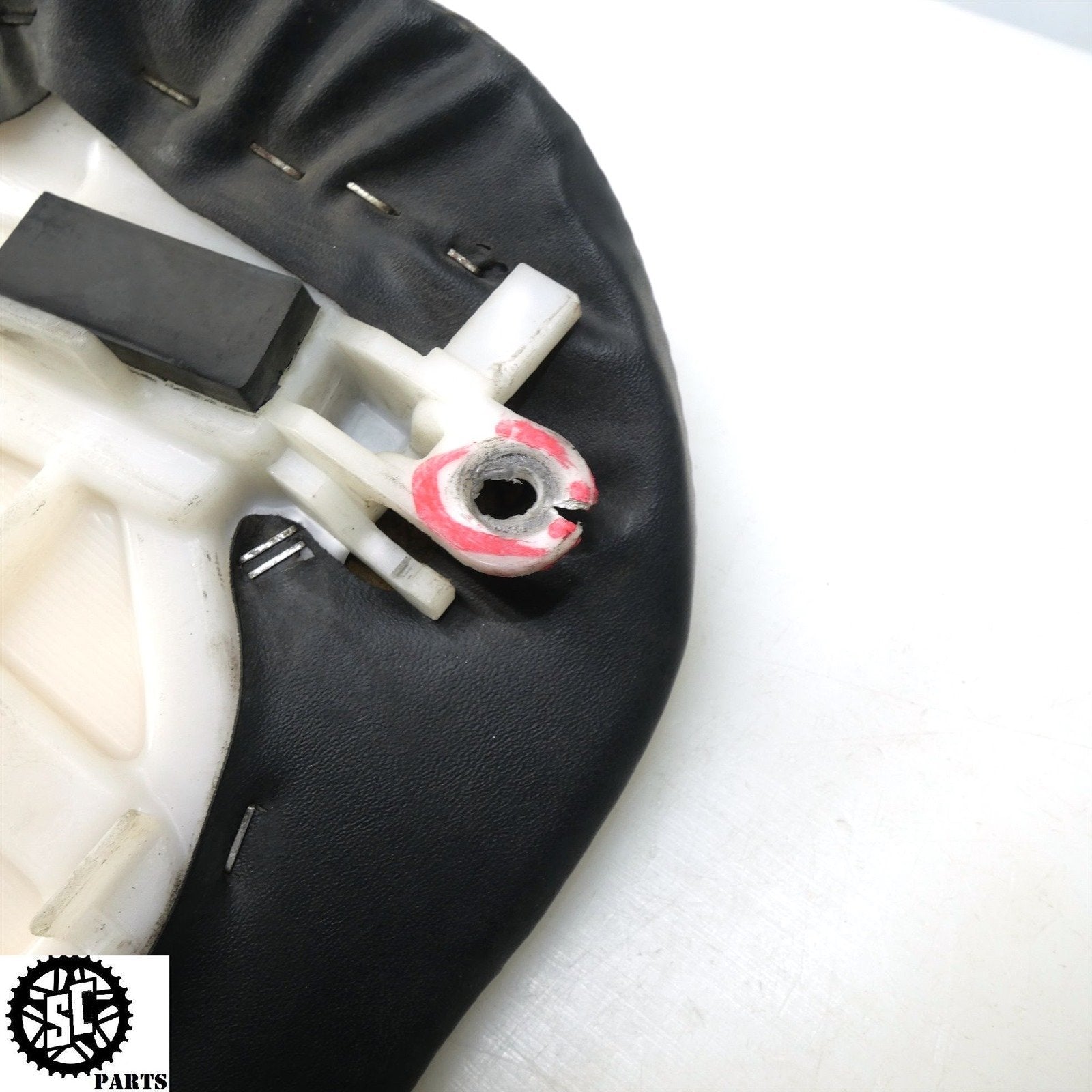 02 03 HONDA CBR954RR FRONT SEAT H29 - SALVAGECYCLEPARTS