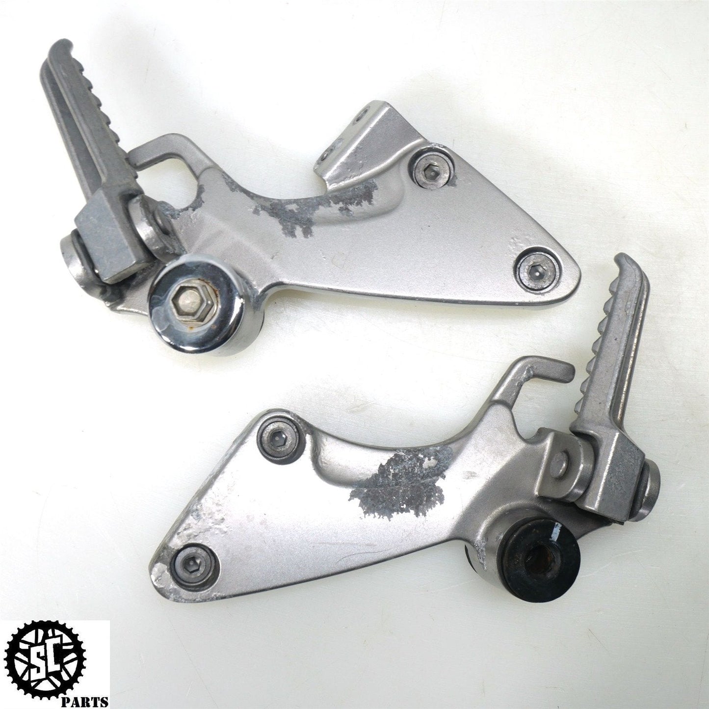 02 - 05 KAWASAKI ZZR1200 REAR PASSENGER FOOT PEGS K59 - SALVAGECYCLEPARTS