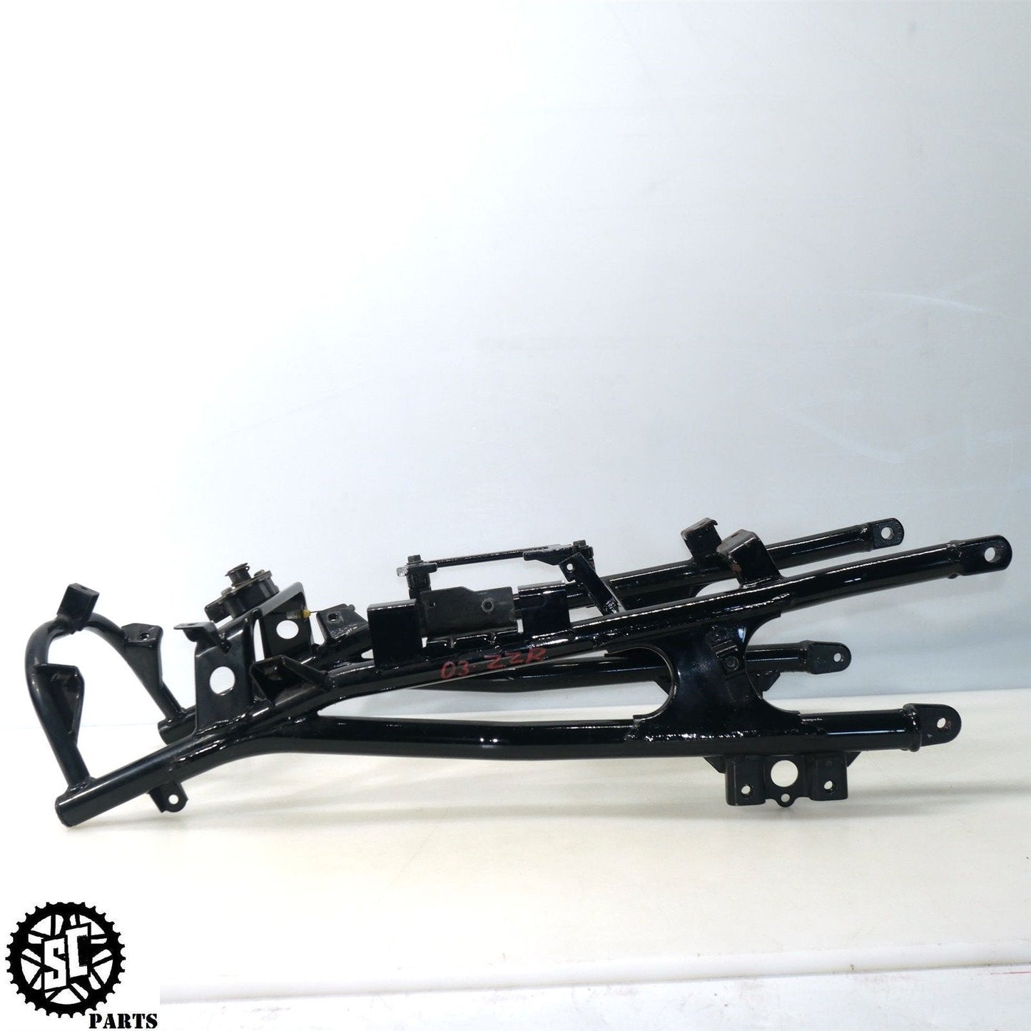 02 - 05 KAWASAKI ZZR1200 REAR SUBFRAME BACK TAIL K59 - SALVAGECYCLEPARTS