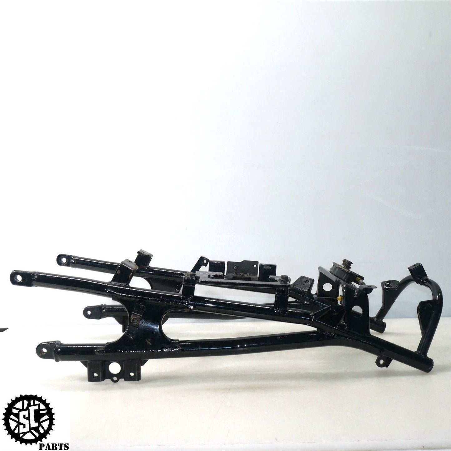 02 - 05 KAWASAKI ZZR1200 REAR SUBFRAME BACK TAIL K59 - SALVAGECYCLEPARTS