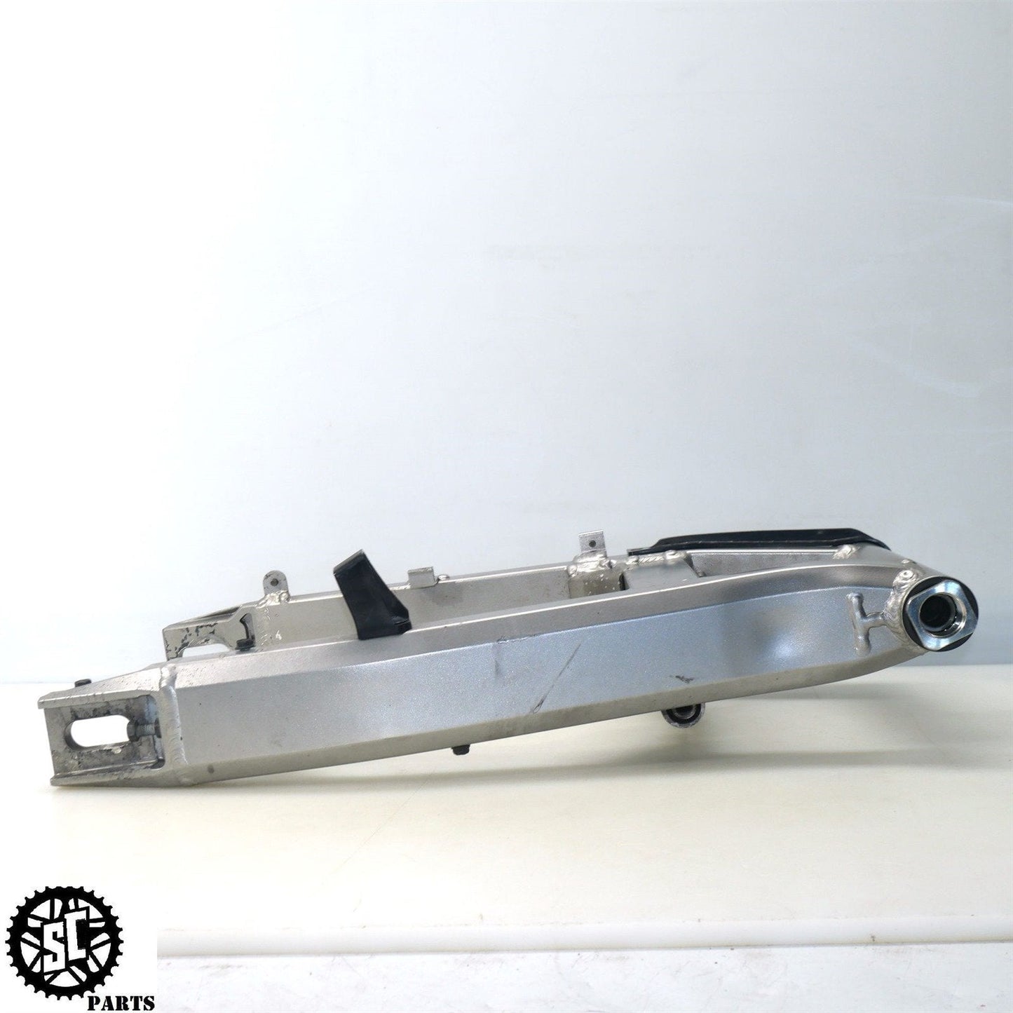 02 - 05 KAWASAKI ZZR1200 SWINGARM K59 - SALVAGECYCLEPARTS