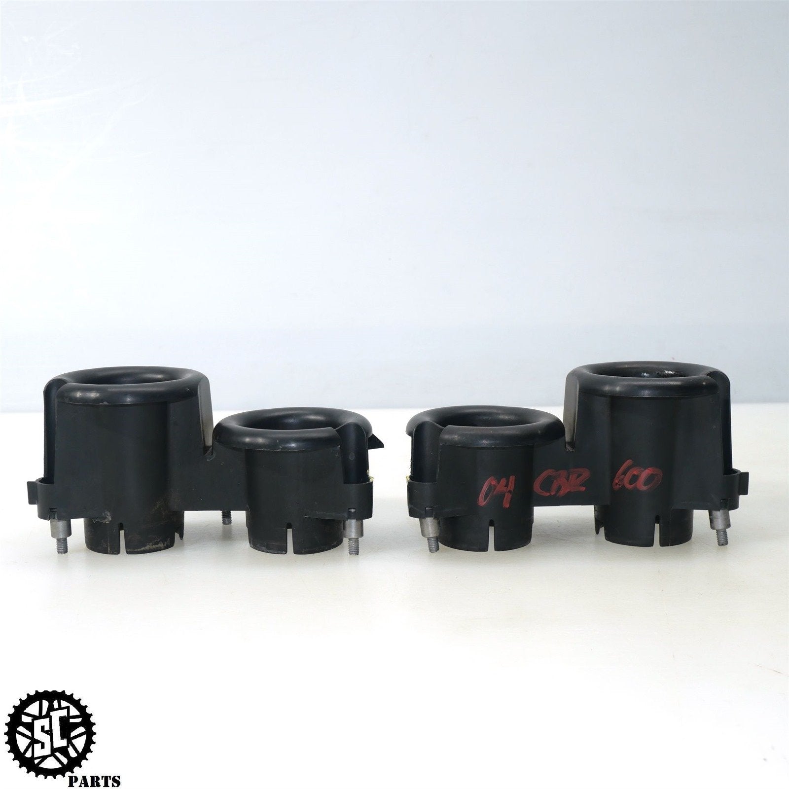 03 04 HONDA CBR600RR AIRBOX INTAKE VELOCITY STACKS 17225 - MEE - 000 H43 - SALVAGECYCLEPARTS