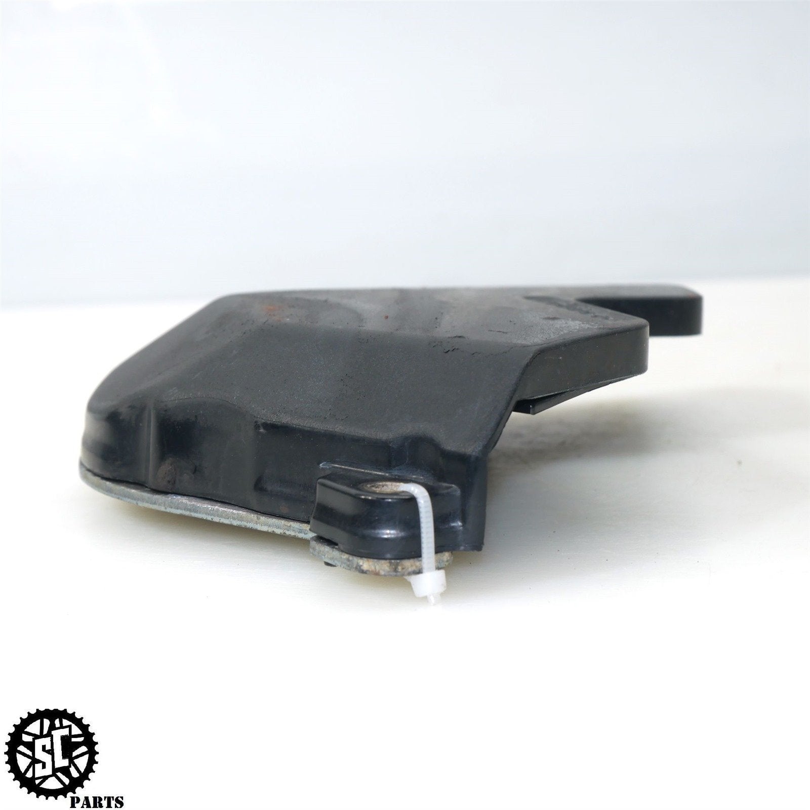 03 04 HONDA CBR600RR FRONT SPROCKET COVER 11350 - MEE - 670 H43 - SALVAGECYCLEPARTS