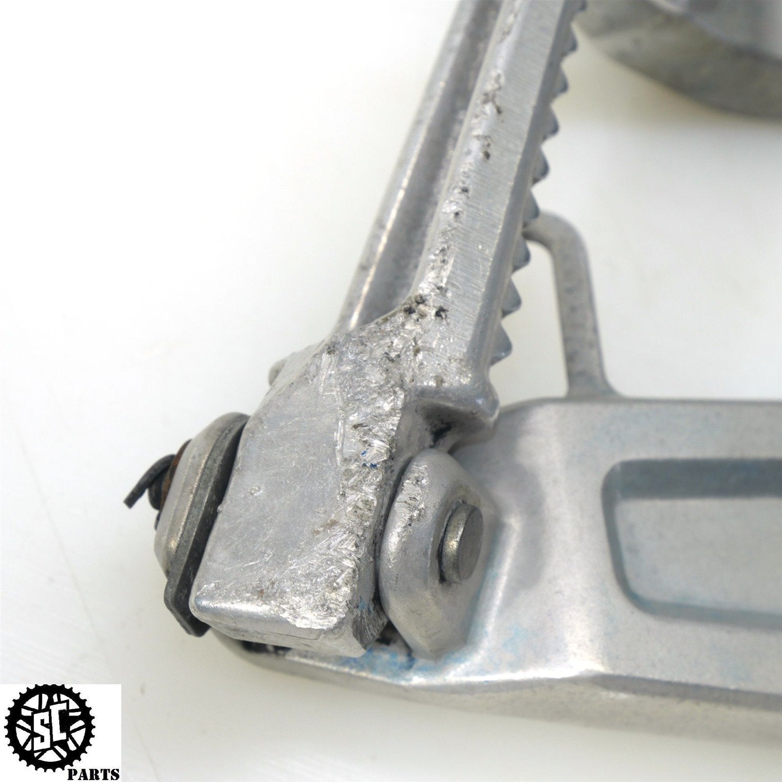 03 04 HONDA CBR600RR REAR PASSENGER FOOT PEG BRACKET H43 - SALVAGECYCLEPARTS