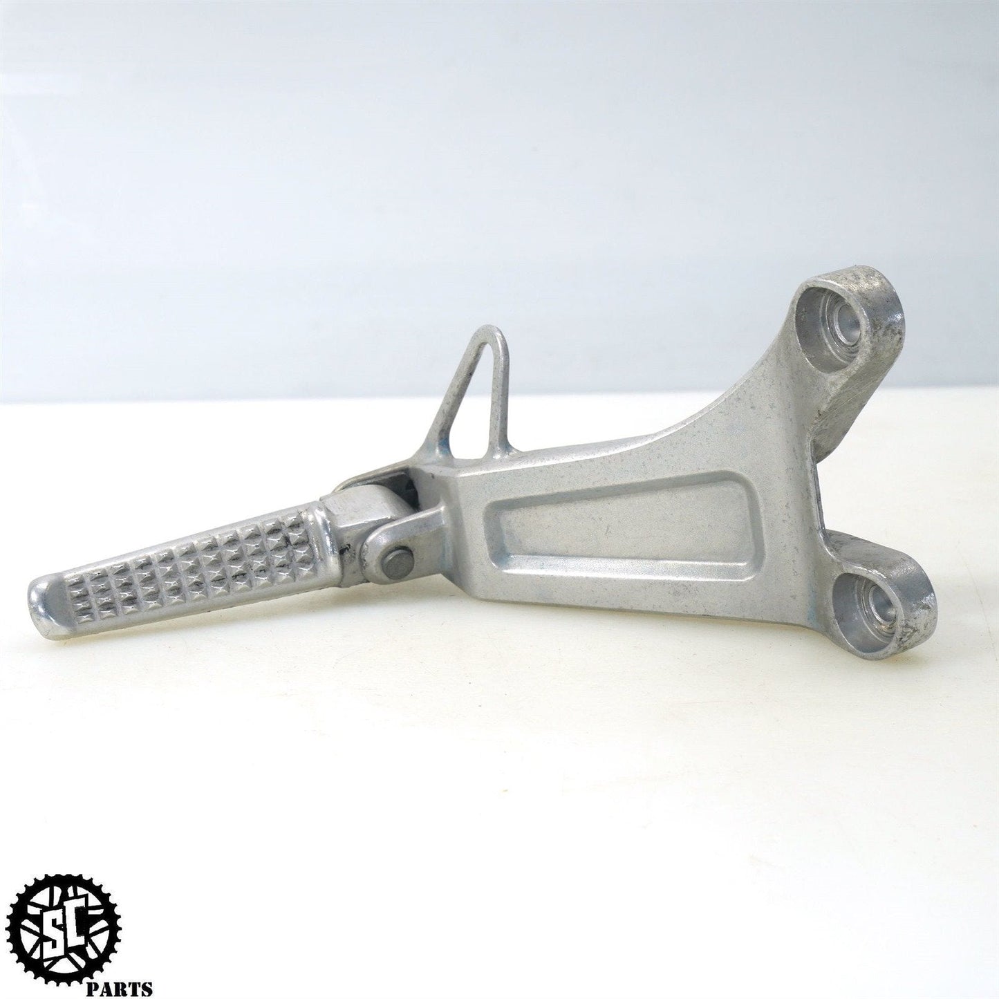 03 04 HONDA CBR600RR REAR PASSENGER FOOT PEG BRACKET H43 - SALVAGECYCLEPARTS