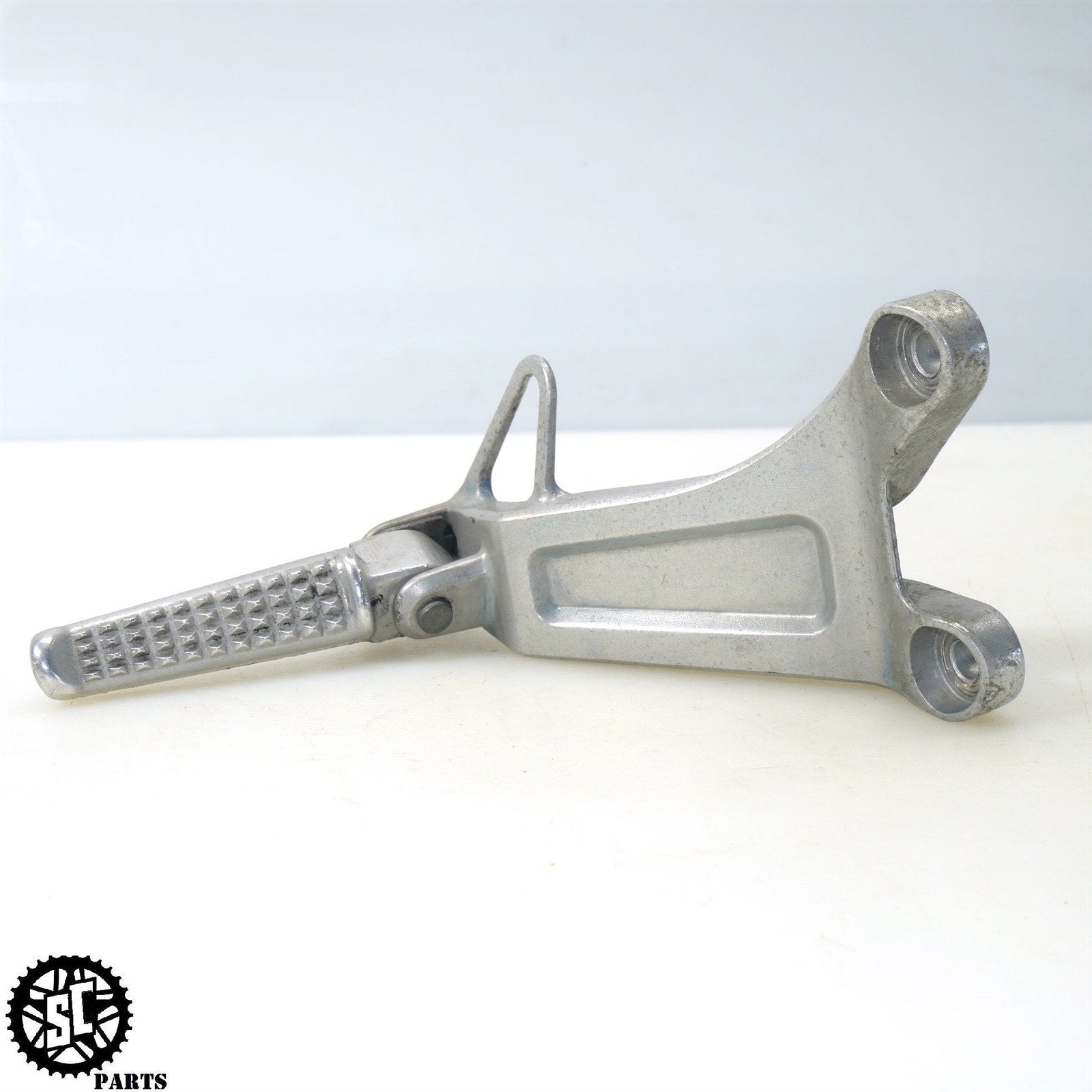 03 04 HONDA CBR600RR REAR PASSENGER FOOT PEG BRACKET H43 - SALVAGECYCLEPARTS