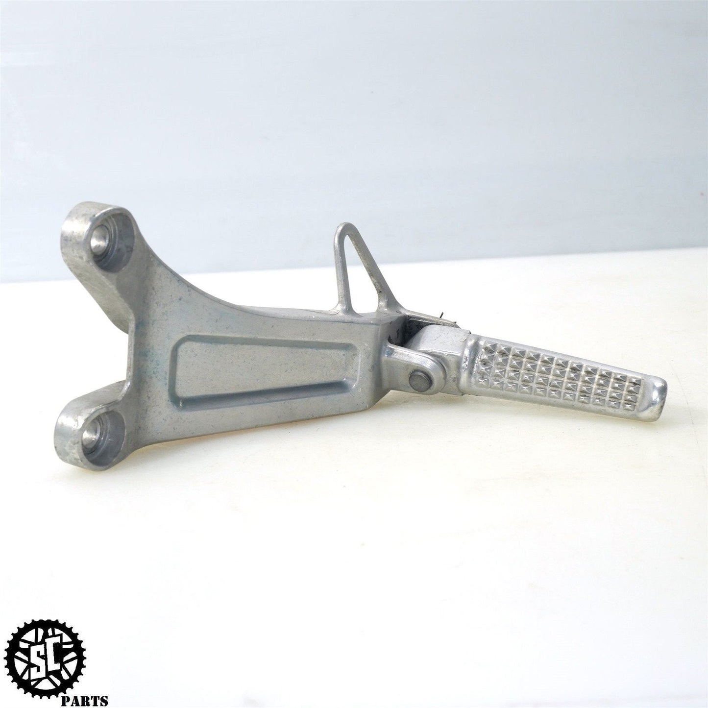 03 04 HONDA CBR600RR REAR PASSENGER FOOT PEG BRACKET H43 - SALVAGECYCLEPARTS