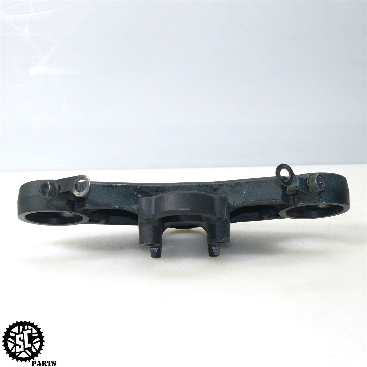 03 04 HONDA CBR600RR UPPER TRIPLE TREE TOP CLAMP H43 - SALVAGECYCLEPARTS