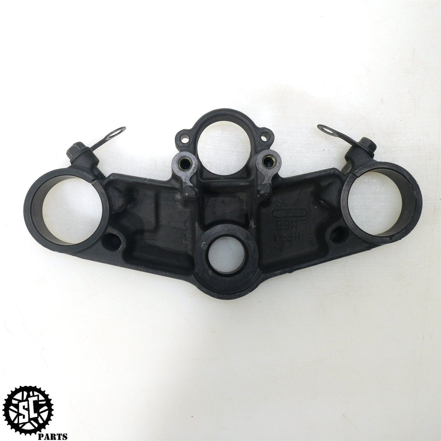 03 04 HONDA CBR600RR UPPER TRIPLE TREE TOP CLAMP H43 - SALVAGECYCLEPARTS