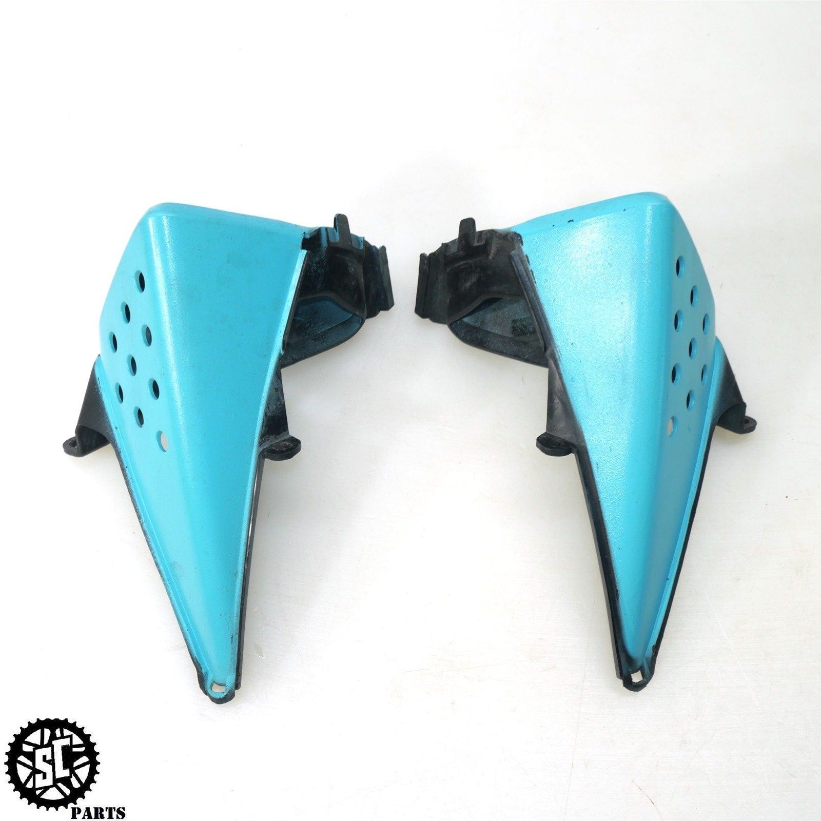 03 04 HONDA CBR600RRAIR INTAKE DUCT GRILL LEFT RIGHT H43 - SALVAGECYCLEPARTS