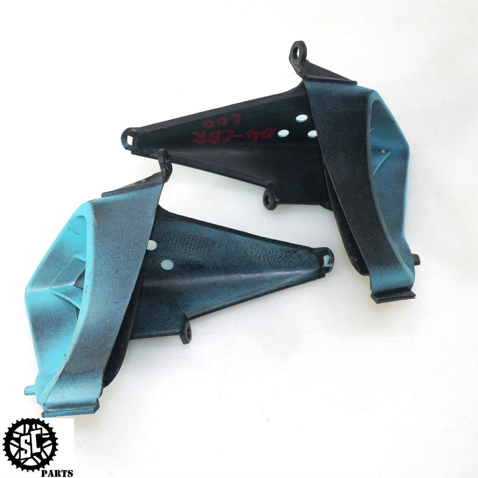 03 04 HONDA CBR600RRAIR INTAKE DUCT GRILL LEFT RIGHT H43 - SALVAGECYCLEPARTS