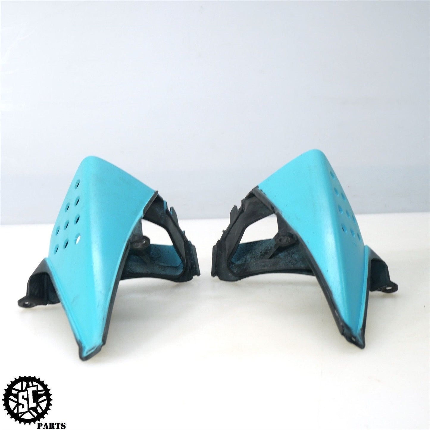 03 04 HONDA CBR600RRAIR INTAKE DUCT GRILL LEFT RIGHT H43 - SALVAGECYCLEPARTS