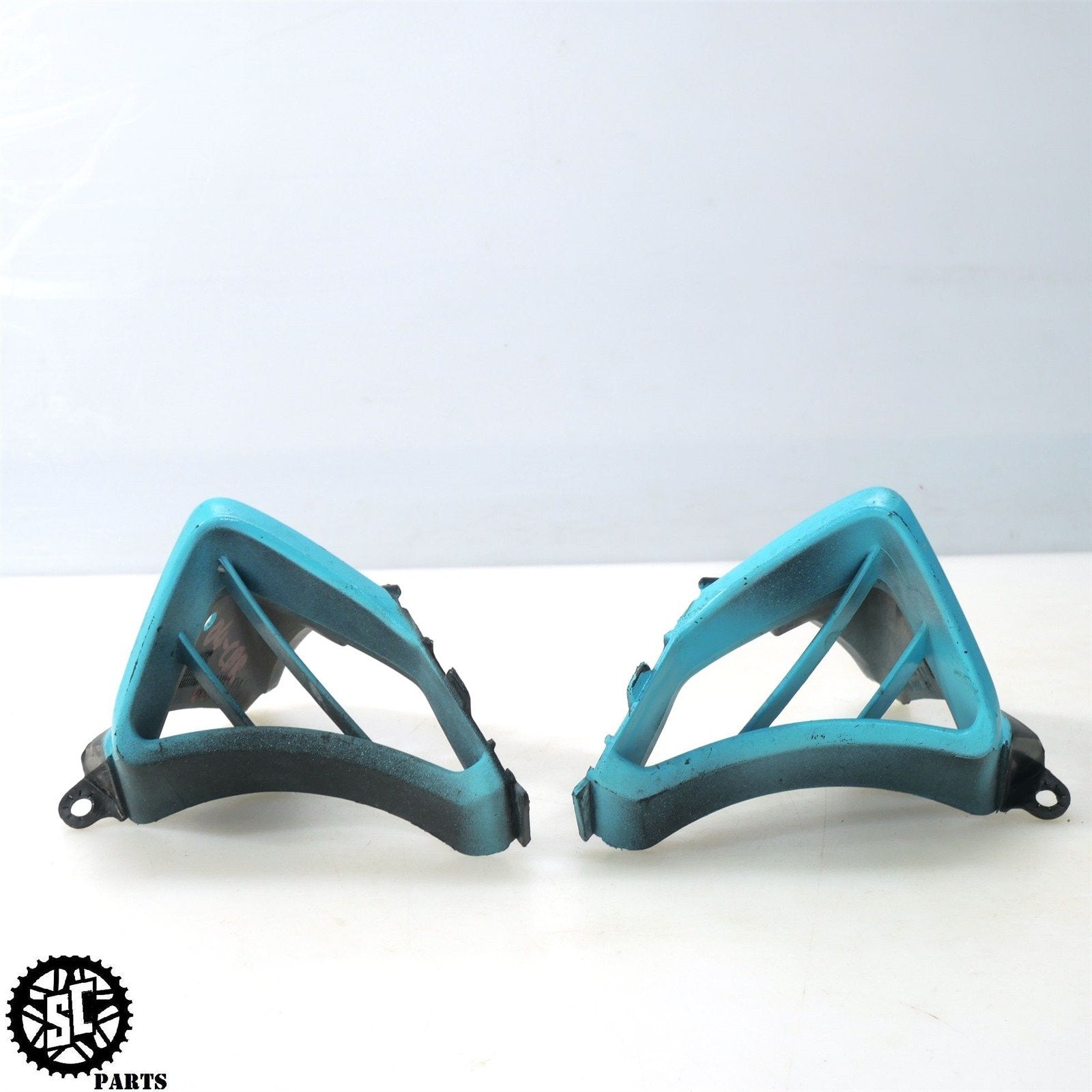 03 04 HONDA CBR600RRAIR INTAKE DUCT GRILL LEFT RIGHT H43 - SALVAGECYCLEPARTS