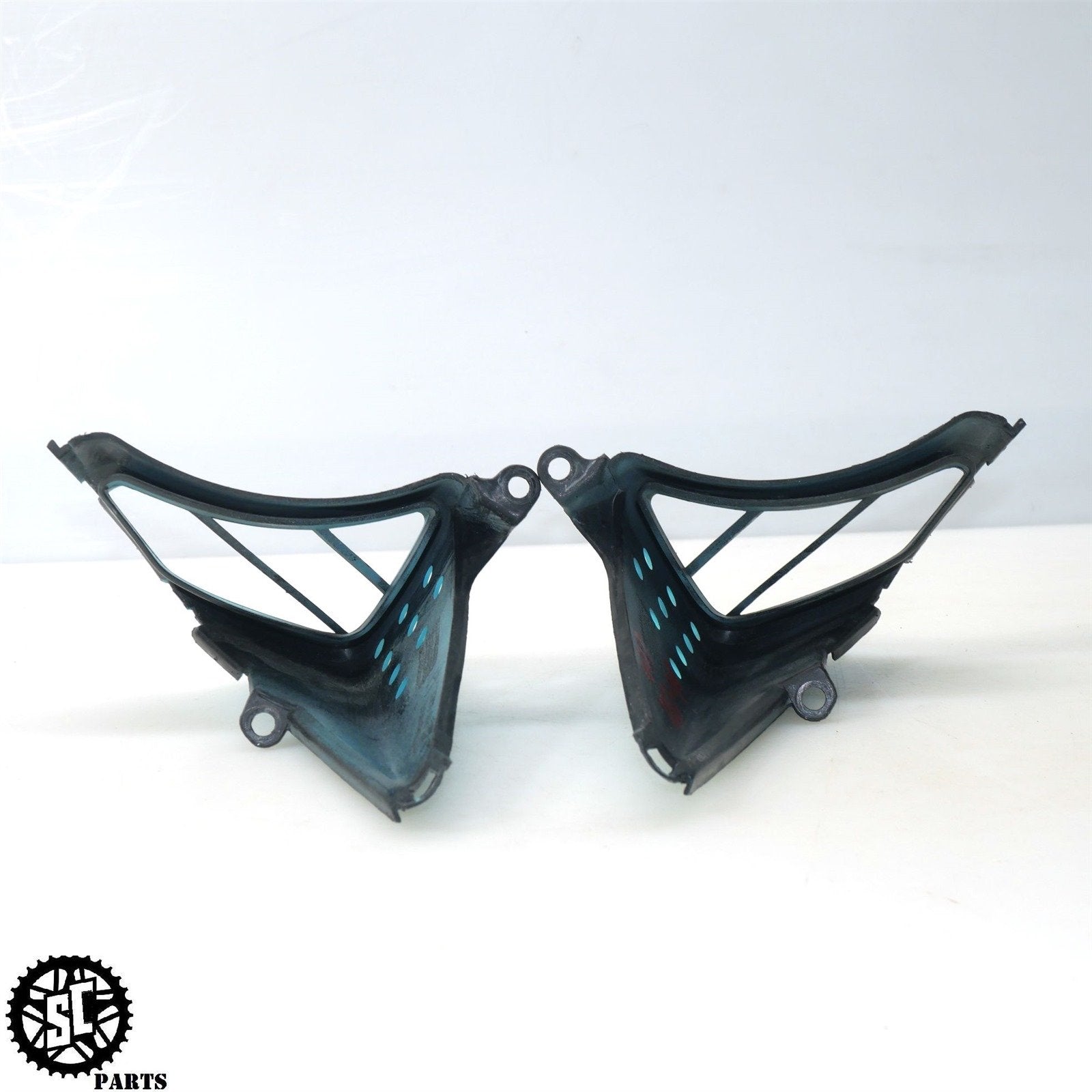 03 04 HONDA CBR600RRAIR INTAKE DUCT GRILL LEFT RIGHT H43 - SALVAGECYCLEPARTS