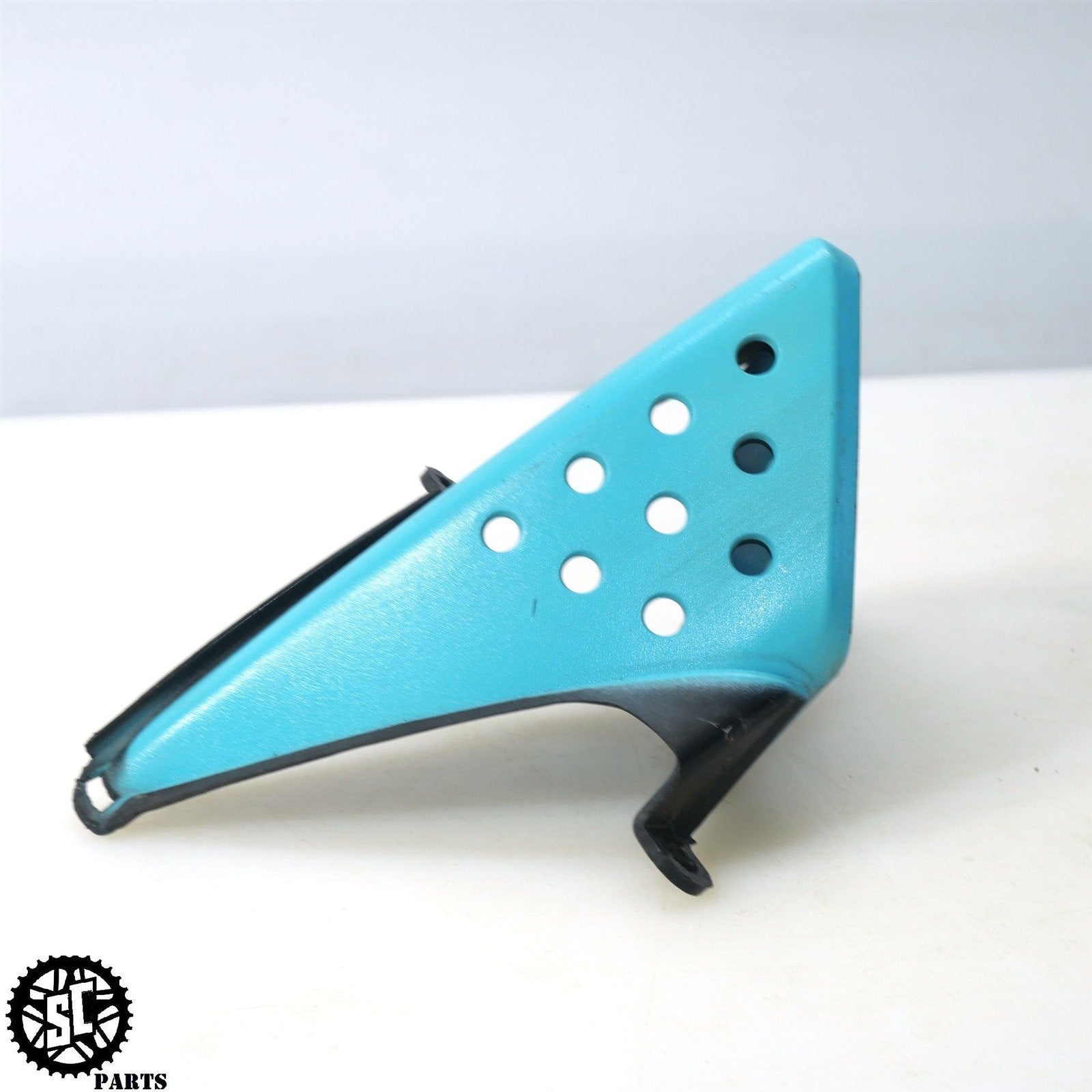 03 04 HONDA CBR600RRAIR INTAKE DUCT GRILL LEFT RIGHT H43 - SALVAGECYCLEPARTS