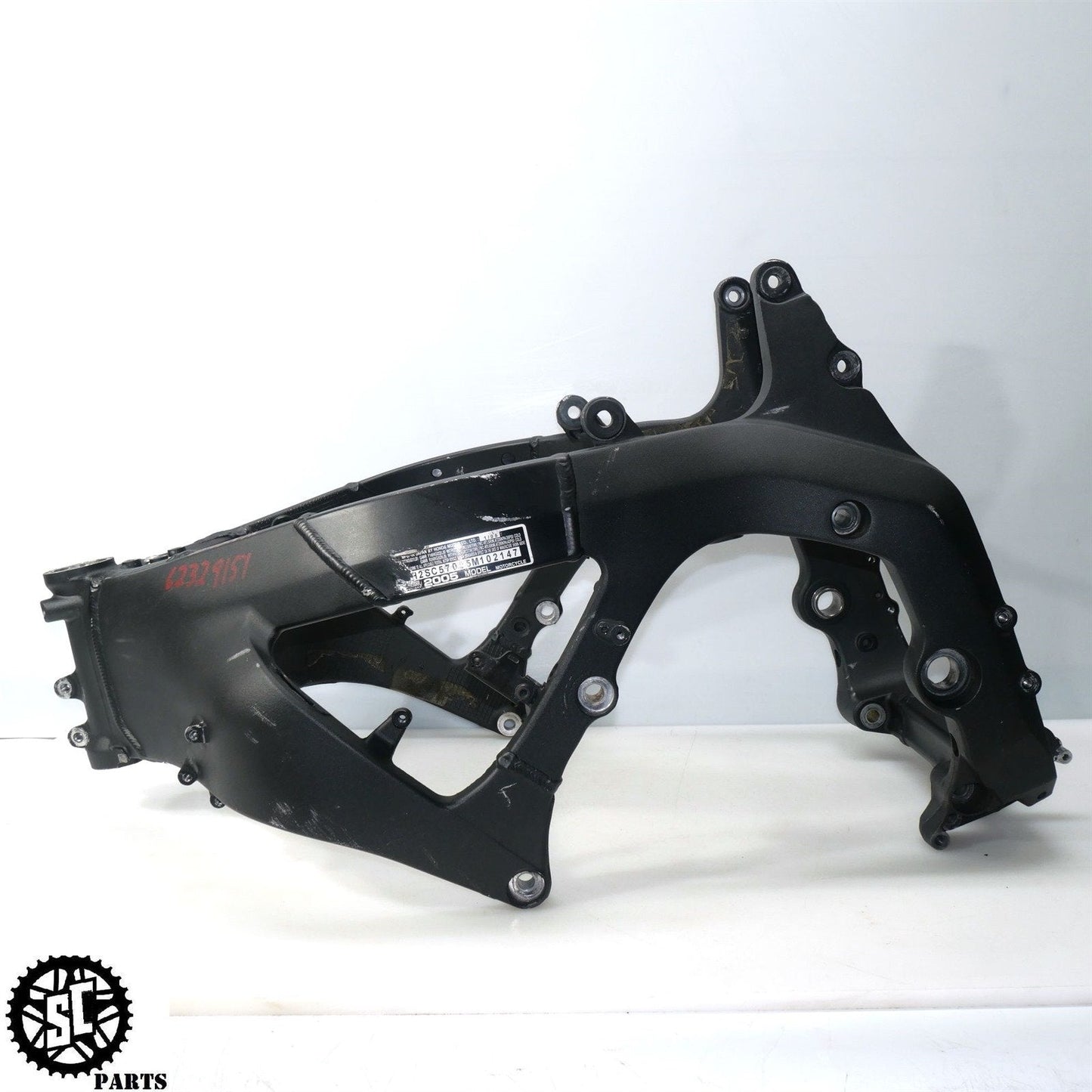 04 - 05 2005 HONDA CBR1000RR MAIN FRAME CHASSIS *S* H19 - SALVAGECYCLEPARTS