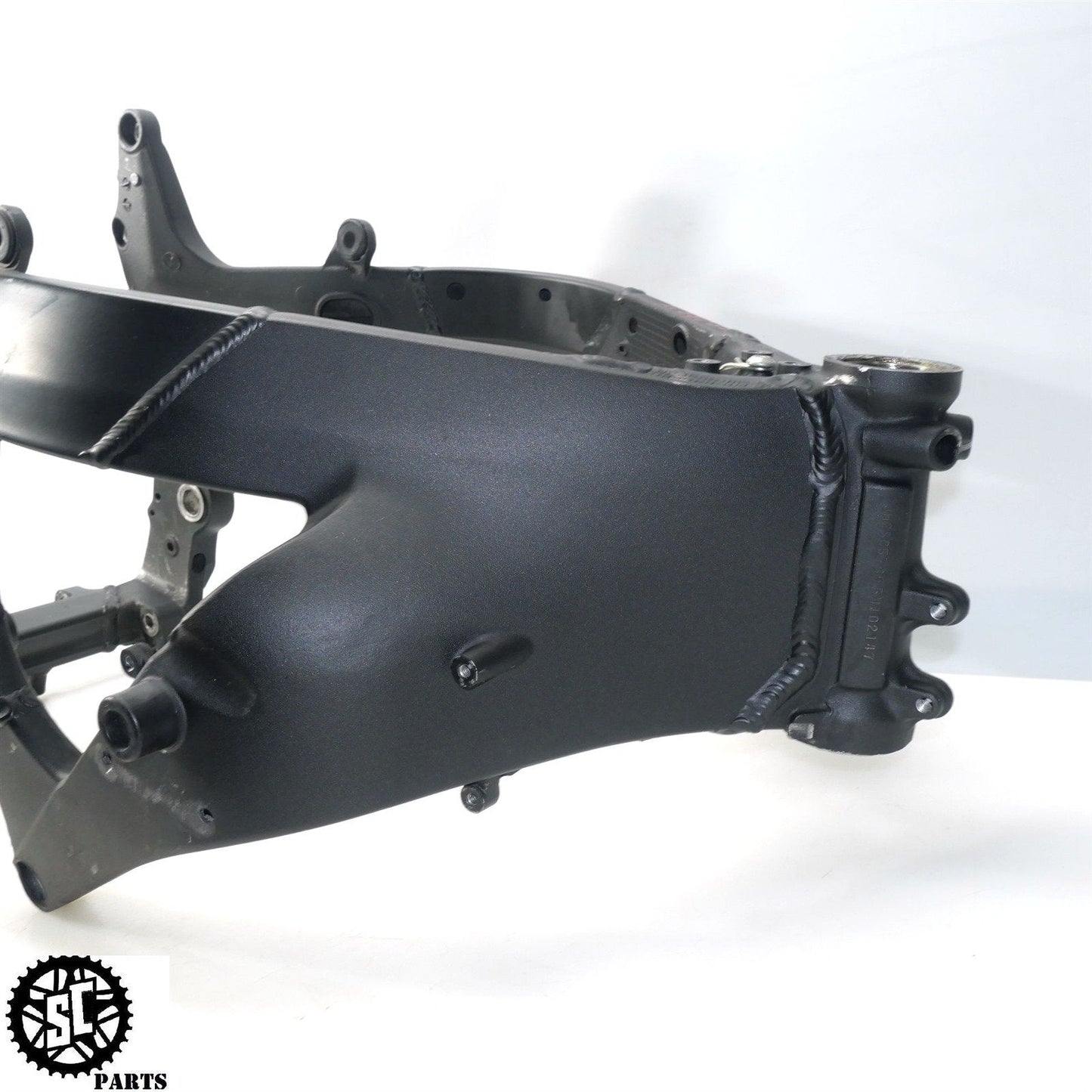 04 - 05 2005 HONDA CBR1000RR MAIN FRAME CHASSIS *S* H19 - SALVAGECYCLEPARTS