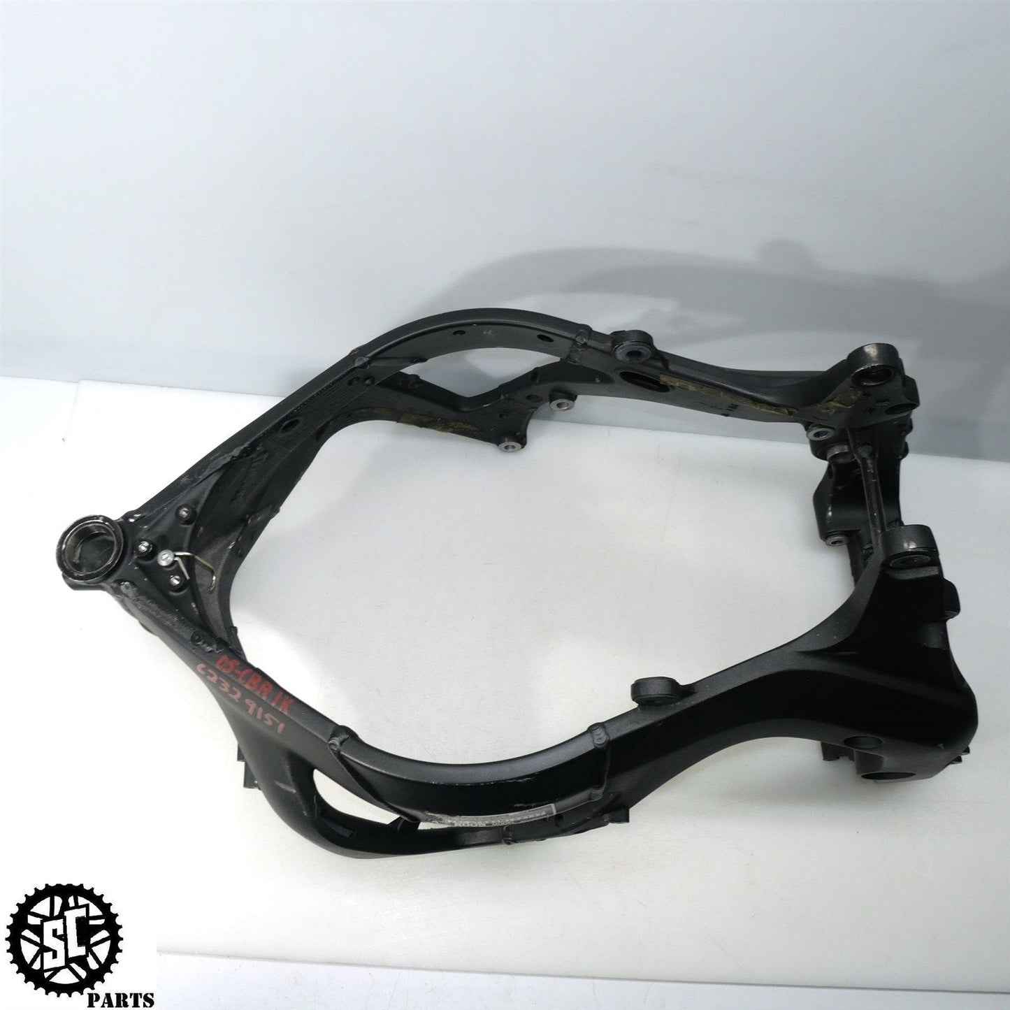 04 - 05 2005 HONDA CBR1000RR MAIN FRAME CHASSIS *S* H19 - SALVAGECYCLEPARTS