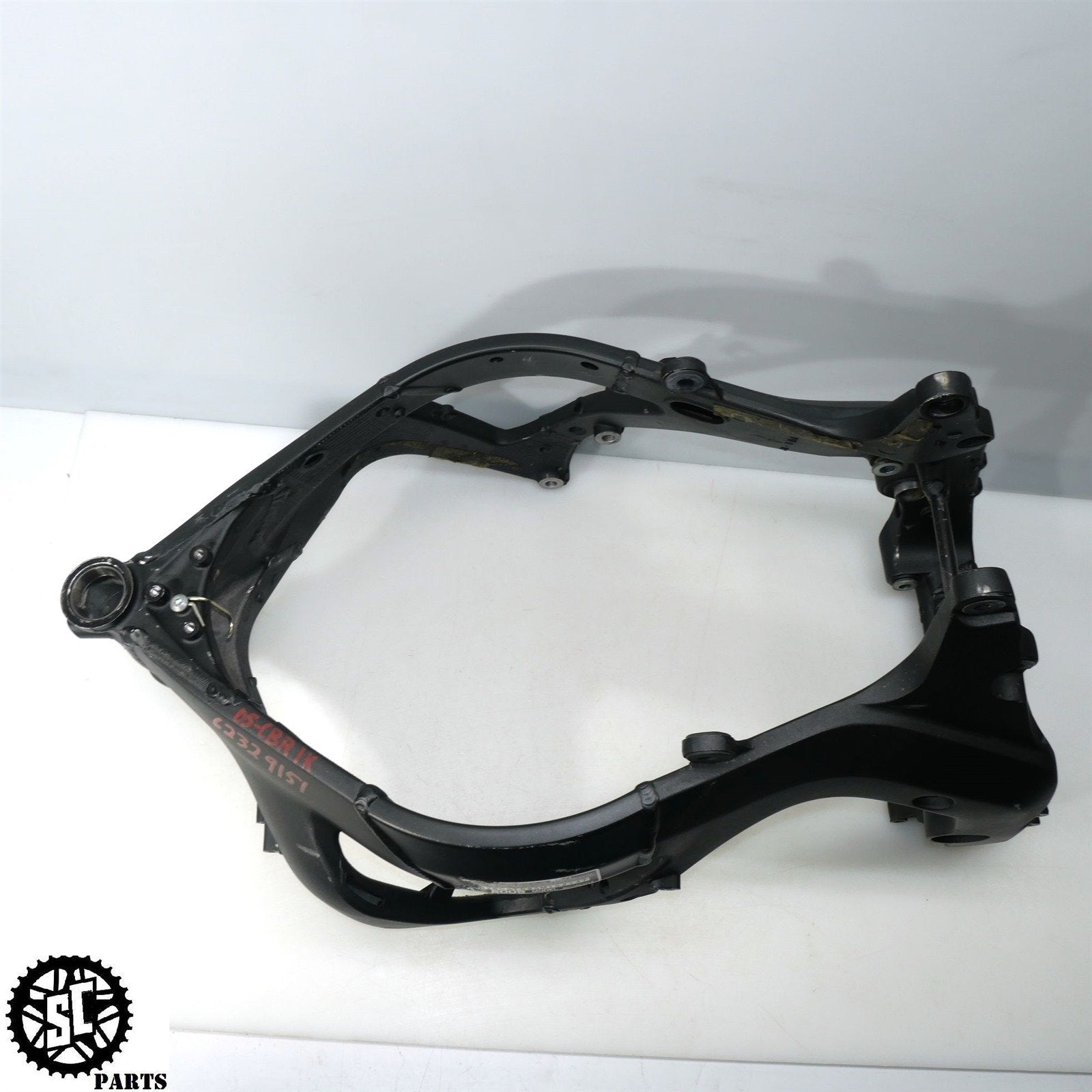 04 - 05 2005 HONDA CBR1000RR MAIN FRAME CHASSIS *S* H19 - SALVAGECYCLEPARTS