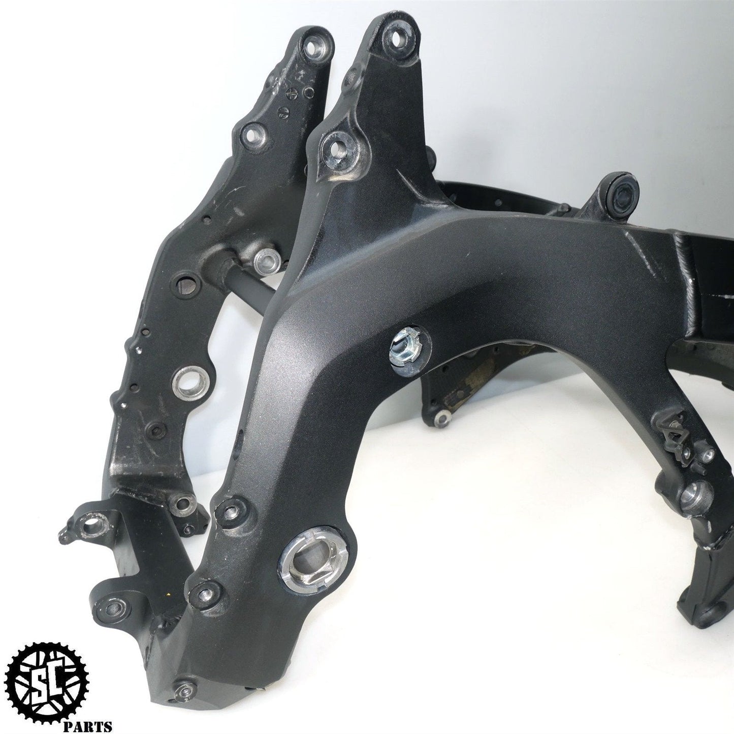 04 - 05 2005 HONDA CBR1000RR MAIN FRAME CHASSIS *S* H19 - SALVAGECYCLEPARTS