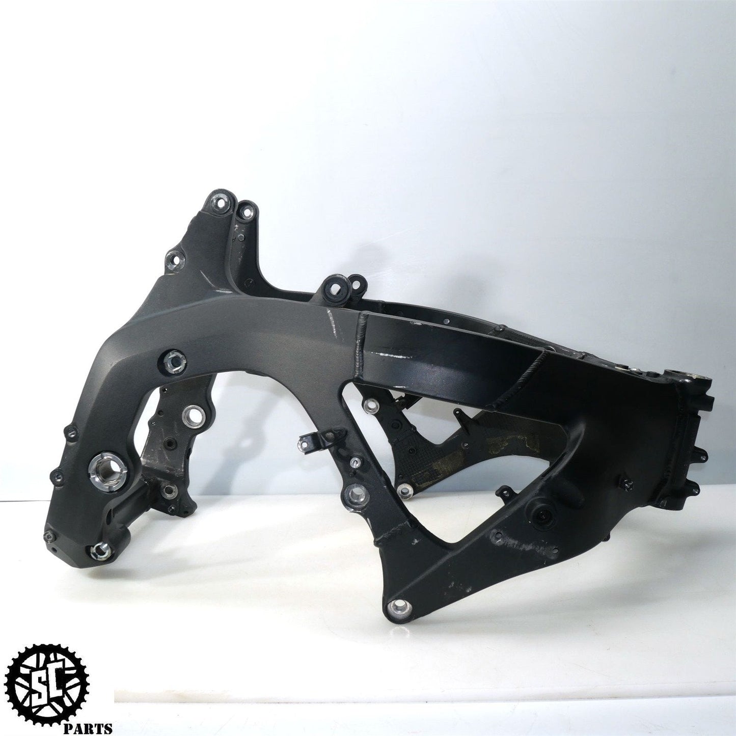 04 - 05 2005 HONDA CBR1000RR MAIN FRAME CHASSIS *S* H19 - SALVAGECYCLEPARTS