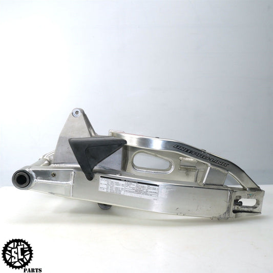 04 - 05 2005 HONDA CBR1000RR REAR SWINGARM H19 - SALVAGECYCLEPARTS