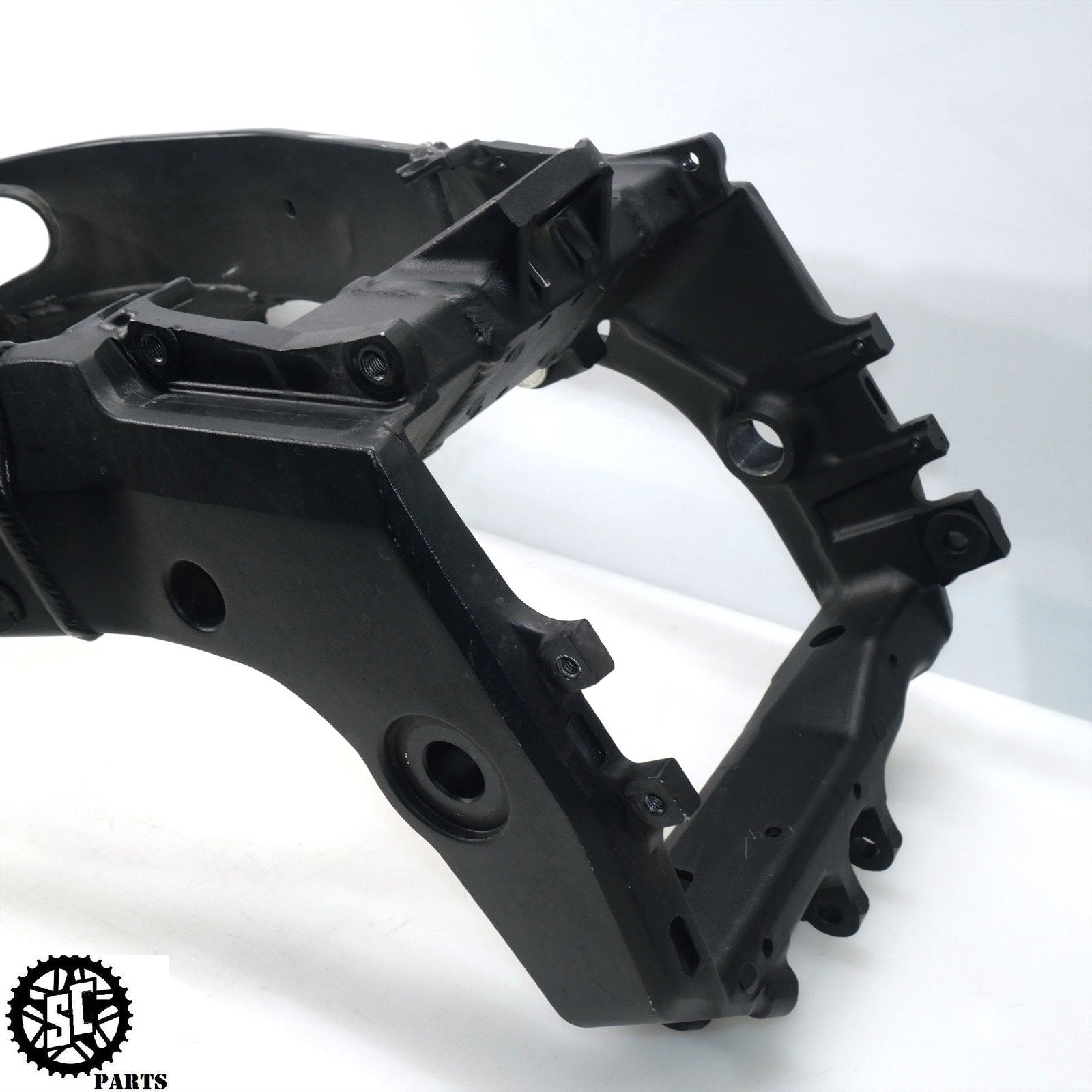 04 - 05 2005 SUZUKI GSXR600 MAIN FRAME CHASSIS *C* S61 - SALVAGECYCLEPARTS