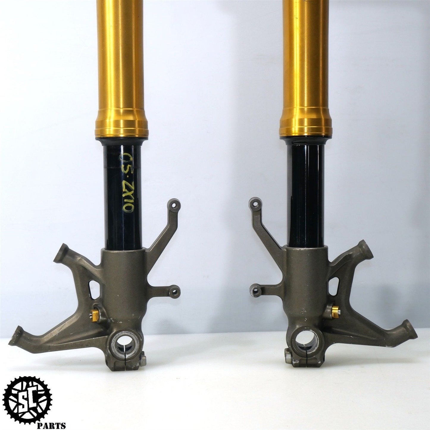 04 - 05 KAWASAKI NINJA ZX10R FRONT FORKS TUBE SUSPENSION STRAIGHT K68 - SALVAGECYCLEPARTS