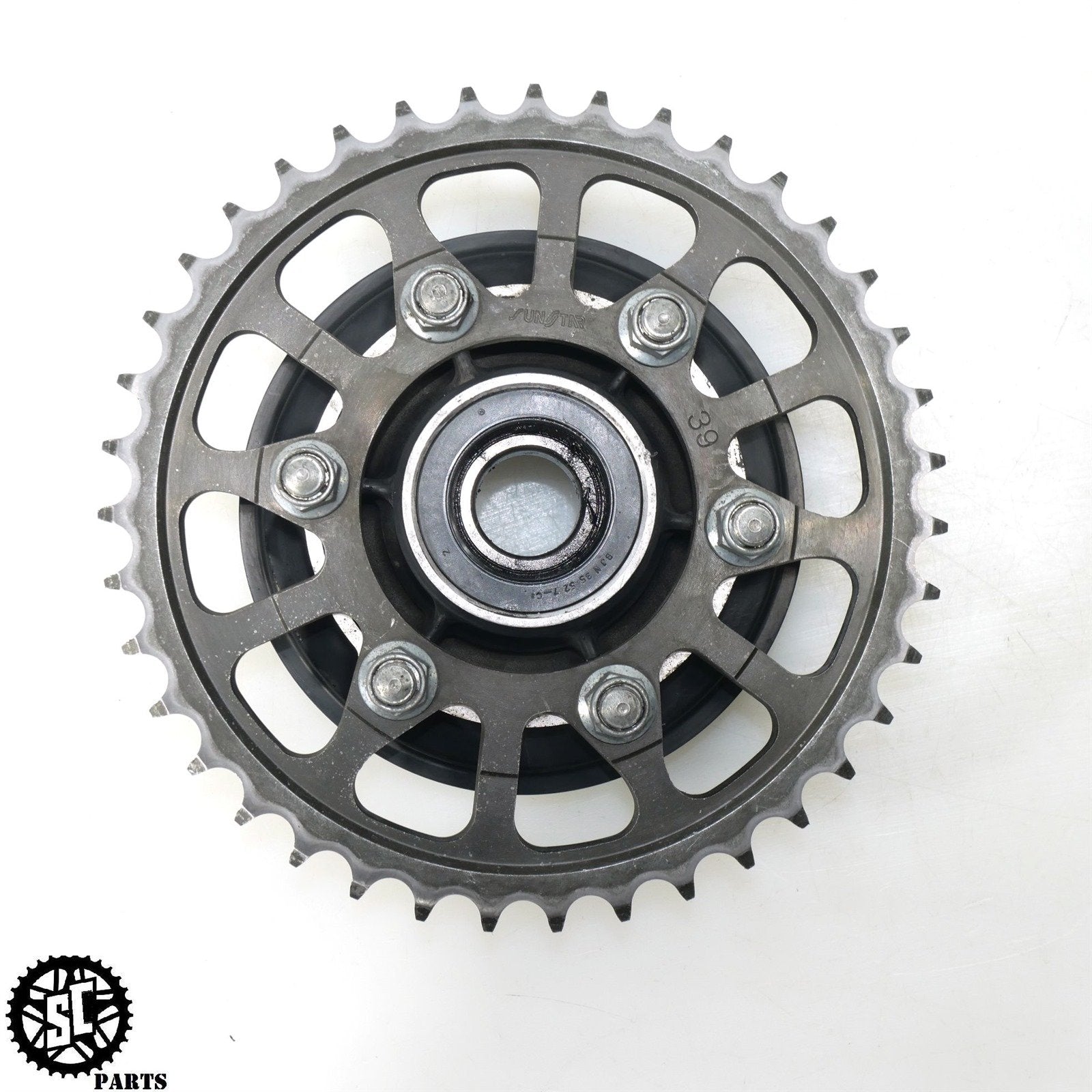 04 05 KAWASAKI NINJA ZX10R REAR WHEEL HUB SPROCKET 39T K11 - SALVAGECYCLEPARTS