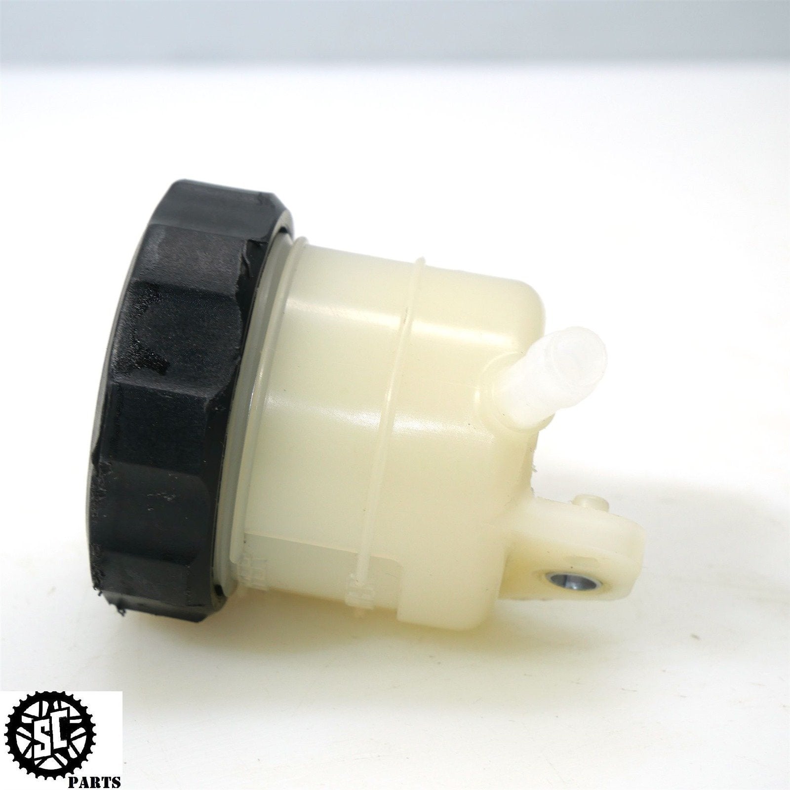 04 - 05 SUZUKI GSXR 600 750 FRONT BRAKE FLUID TANK RESERVOIR S60 - SALVAGECYCLEPARTS