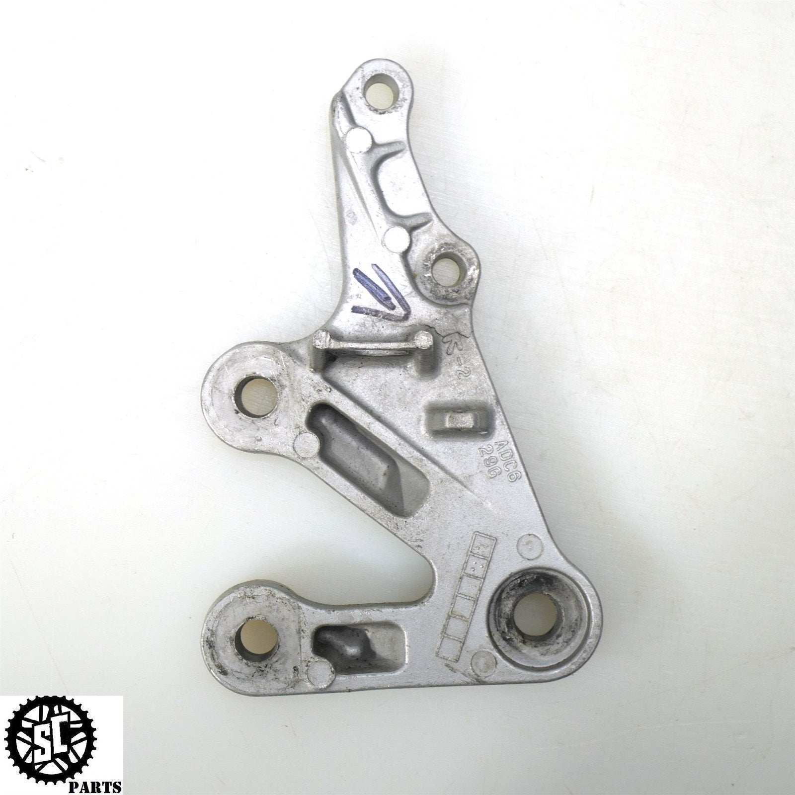 04 05 SUZUKI GSXR 600 750 LEFT REARSET FRONT FOOT PEG BRACKET S17 - SALVAGECYCLEPARTS