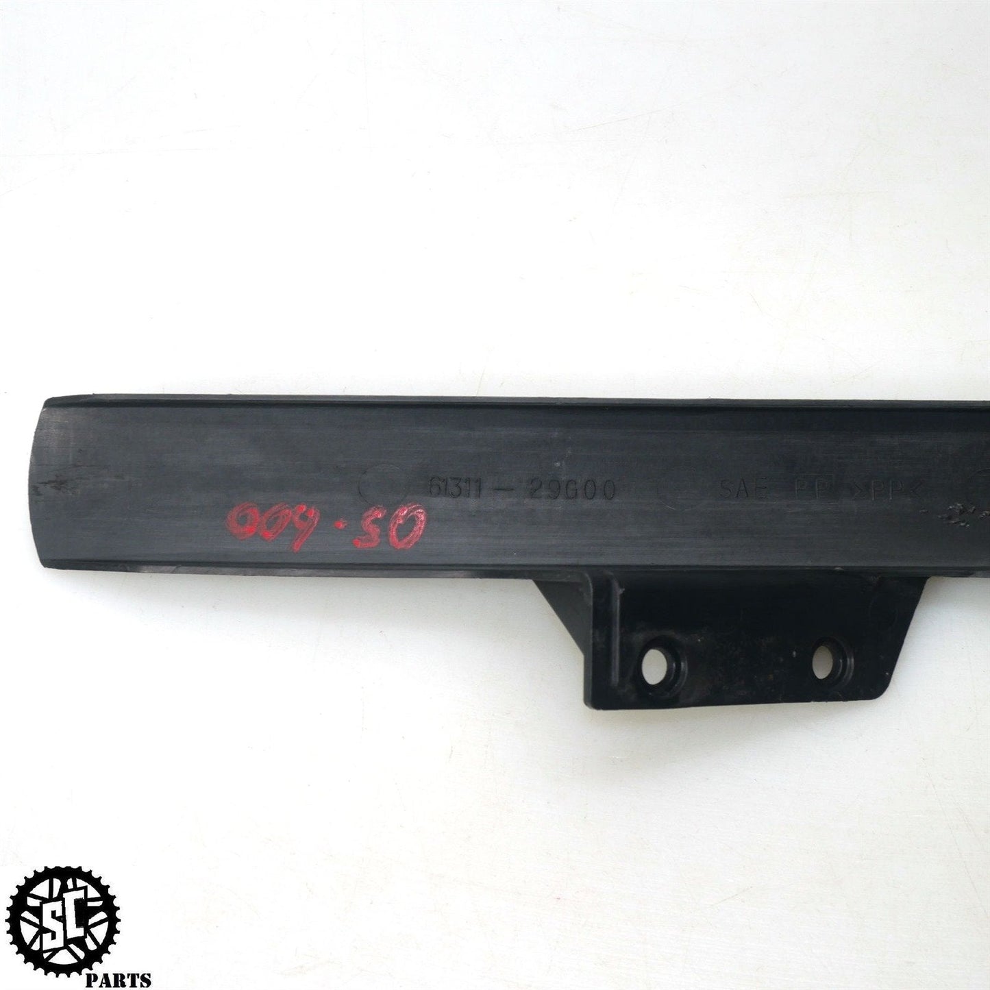 04 05 SUZUKI GSXR 600 CHAIN GUARD S33 - SALVAGECYCLEPARTS