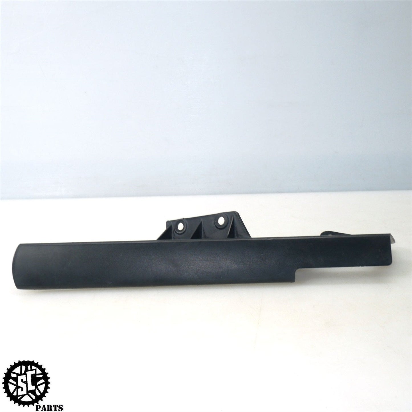 04 05 SUZUKI GSXR 600 CHAIN GUARD S33 - SALVAGECYCLEPARTS