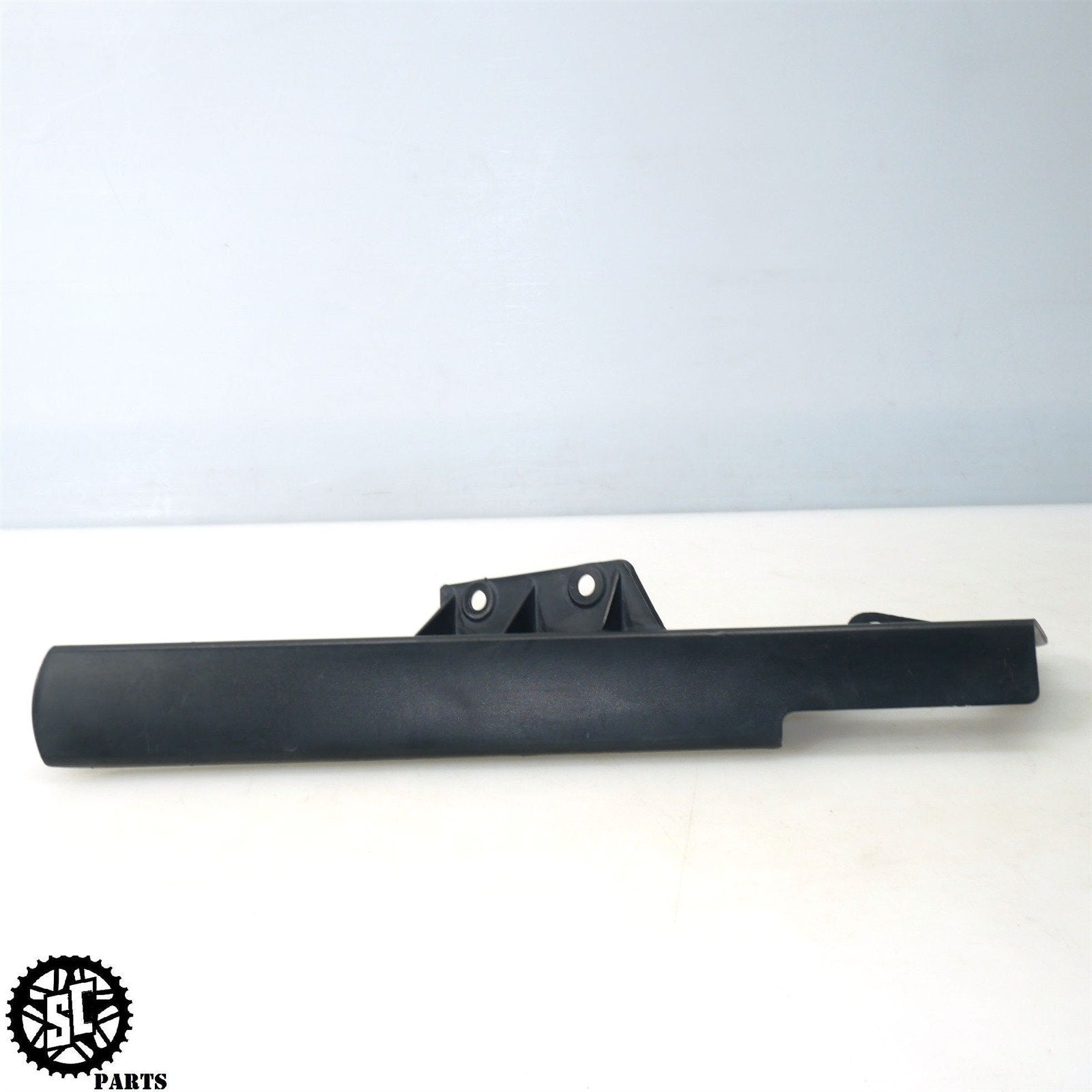 04 05 SUZUKI GSXR 600 CHAIN GUARD S33 - SALVAGECYCLEPARTS