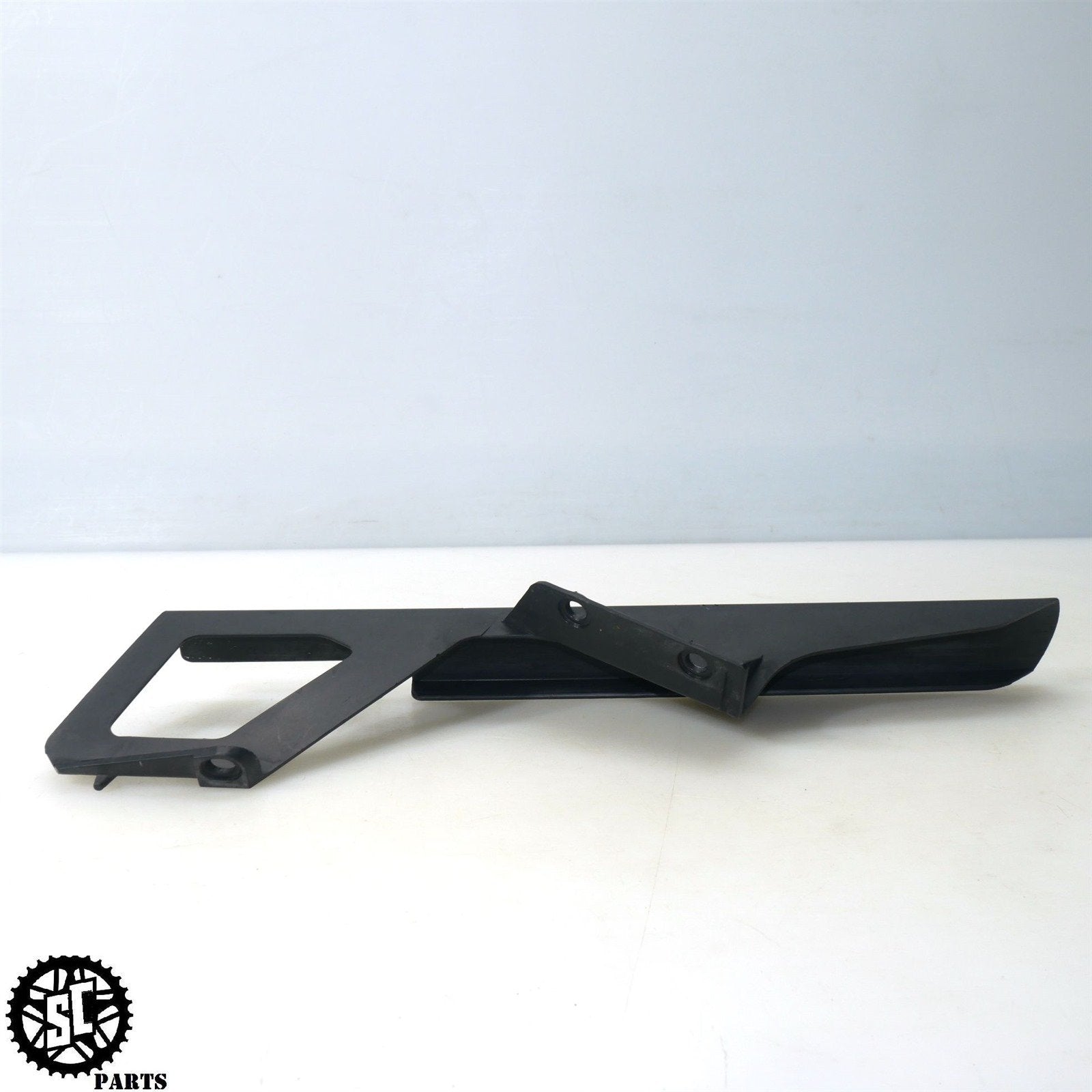 04 05 SUZUKI GSXR 600 CHAIN GUARD S33 - SALVAGECYCLEPARTS