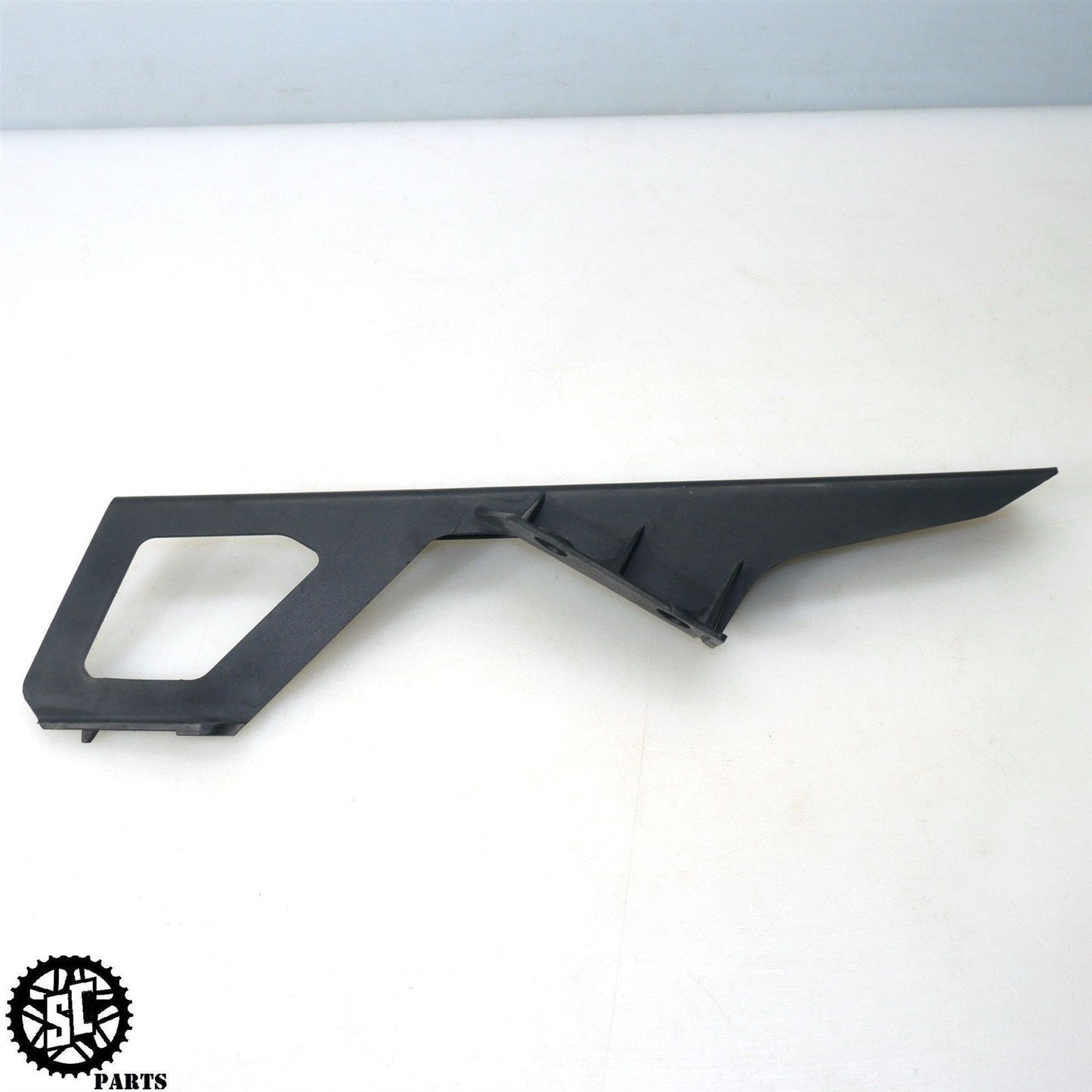 04 05 SUZUKI GSXR 600 CHAIN GUARD S33 - SALVAGECYCLEPARTS