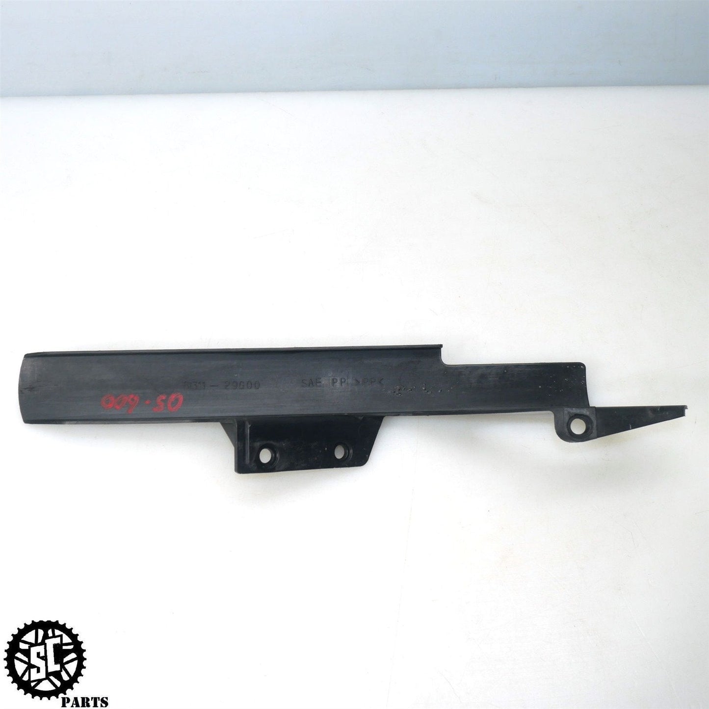 04 05 SUZUKI GSXR 600 CHAIN GUARD S33 - SALVAGECYCLEPARTS