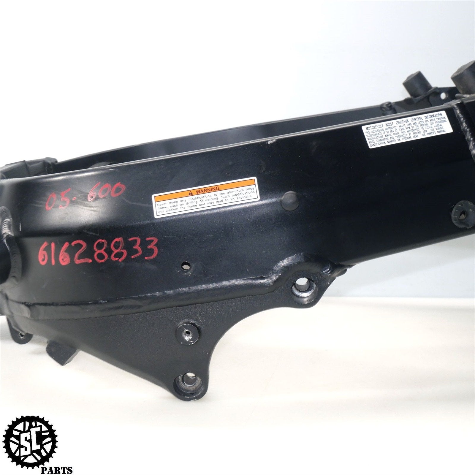 04 05 SUZUKI GSXR 600 FRAME CHASSIS *S* S33 - SALVAGECYCLEPARTS