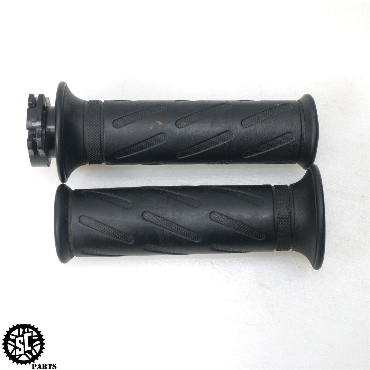 04 05 SUZUKI GSXR 600 HANDLEBAR GRIP THROTTLE TUBE S33 - SALVAGECYCLEPARTS