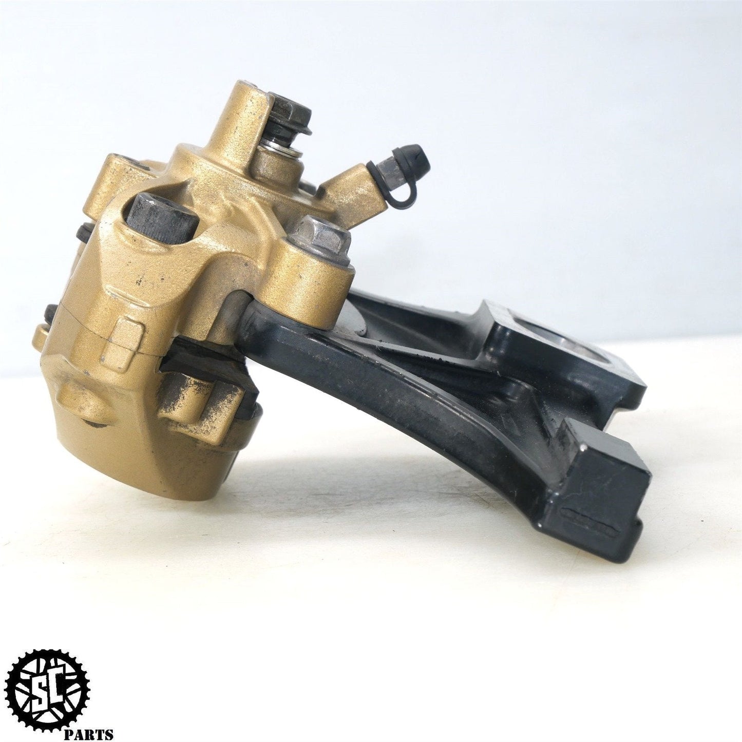 04 05 SUZUKI GSXR 600 REAR BRAKE CALIPER S33 - SALVAGECYCLEPARTS