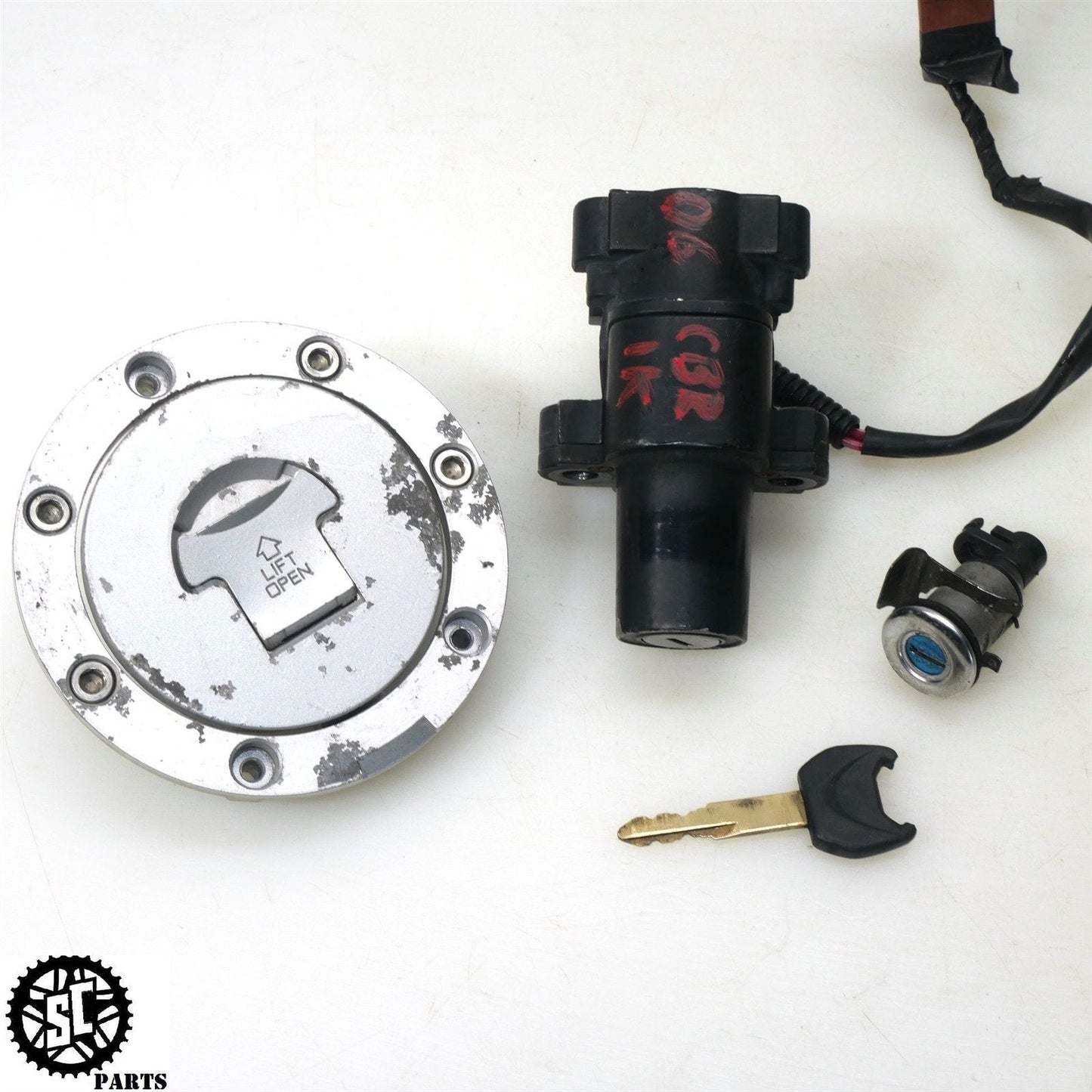 04 - 07 HONDA CBR1000RR LOCK SET IGNITION SWITCH H32 - SALVAGECYCLEPARTS