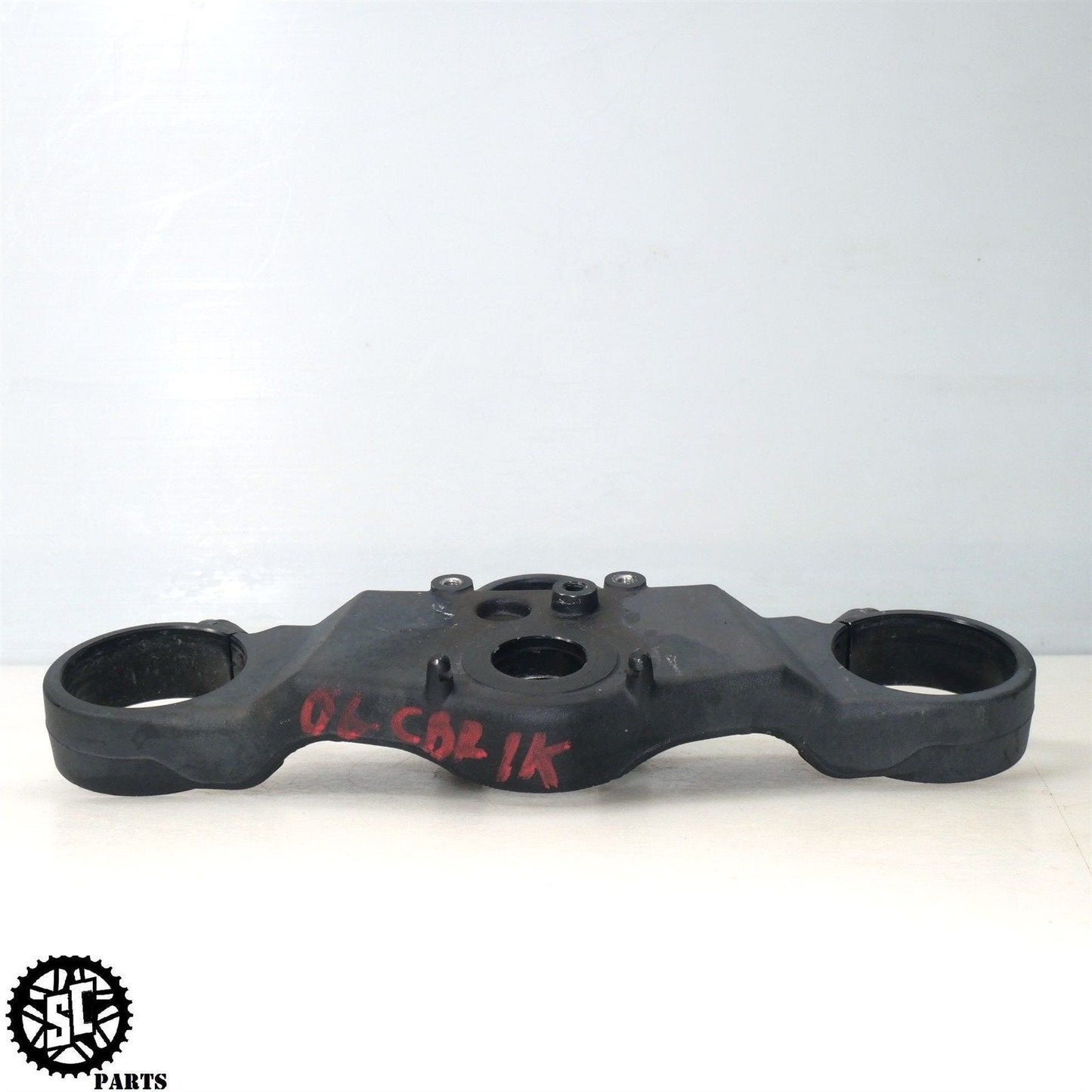 04 - 07 HONDA CBR1000RR UPPER TRIPLE TREE CLAMP H32 - SALVAGECYCLEPARTS