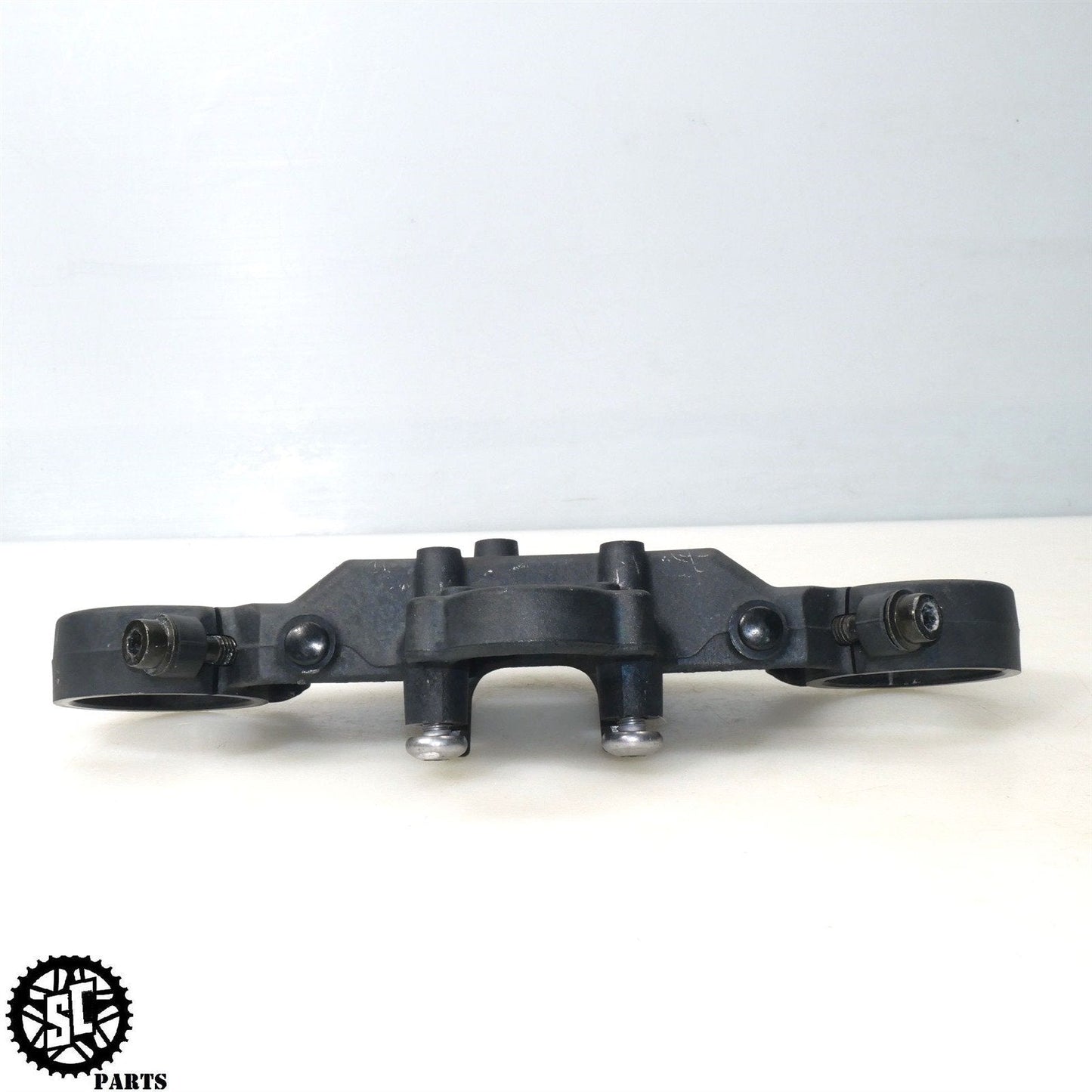 04 - 07 HONDA CBR1000RR UPPER TRIPLE TREE CLAMP H32 - SALVAGECYCLEPARTS