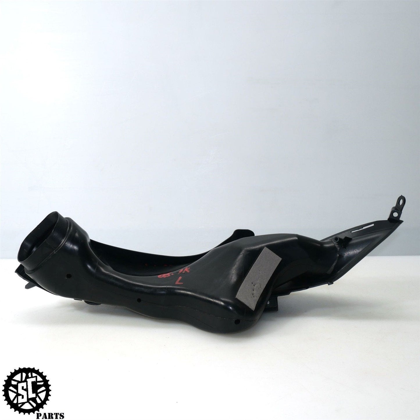 05 06 2005 SUZUKI GSXR1000 LEFT AIR TUBE COVER INTAKE FAIRING S66 - SALVAGECYCLEPARTS